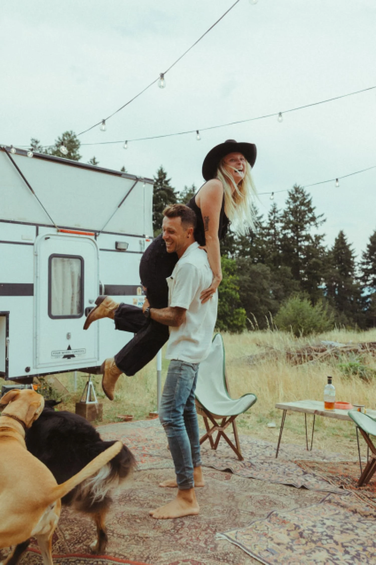 hood-river-nomad-camper-couples-photos_1860.jpg