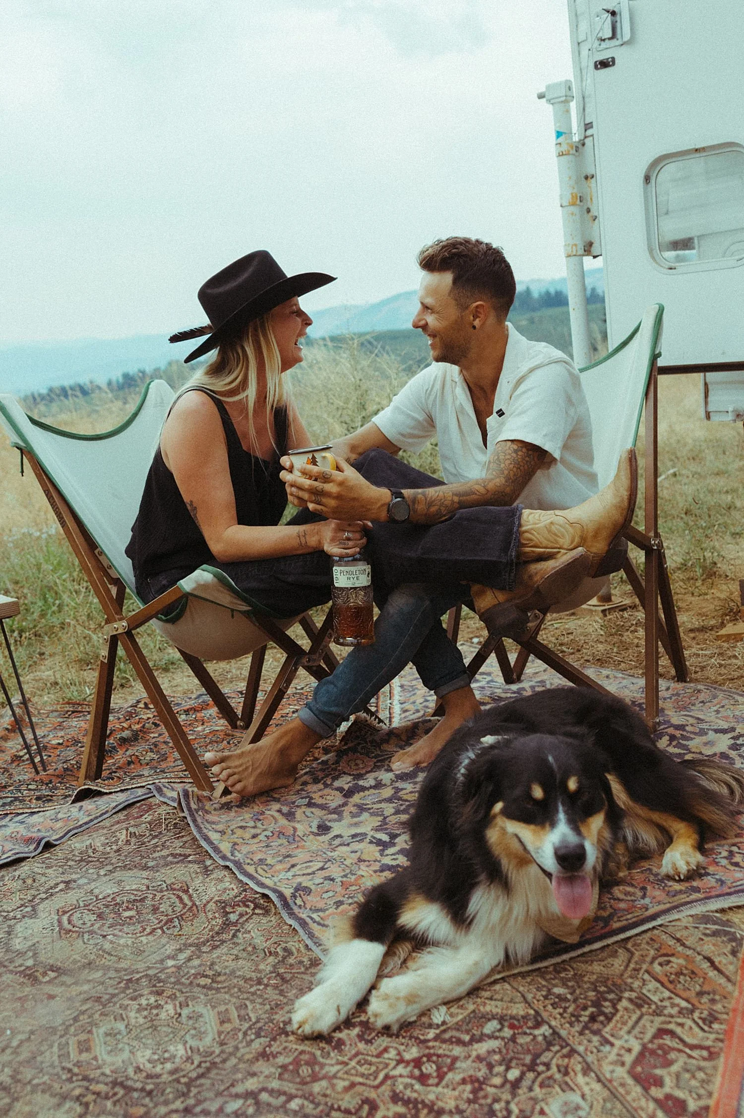 hood-river-nomad-camper-couples-photos_1878.jpg