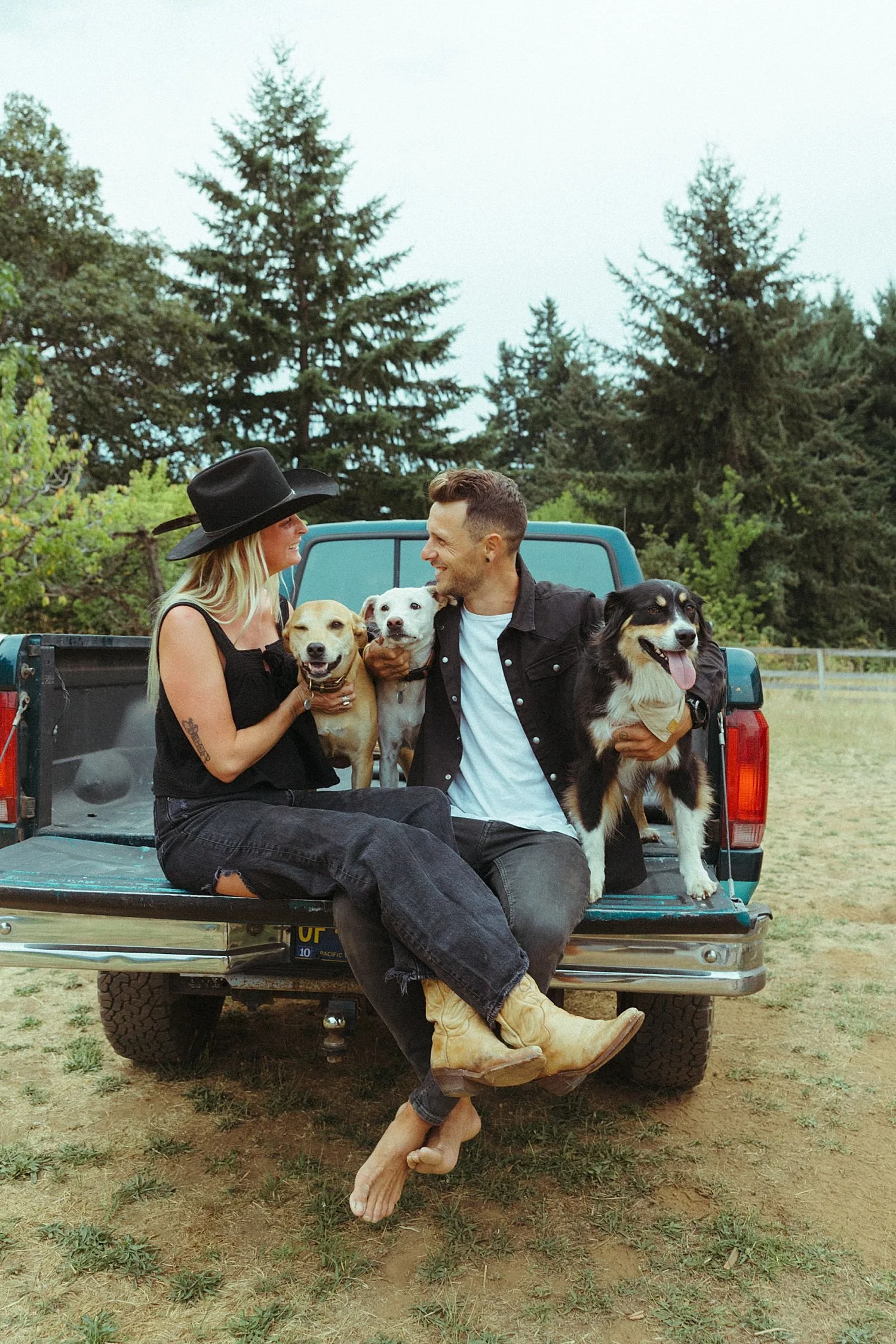 hood-river-nomad-camper-couples-photos_1891.jpg