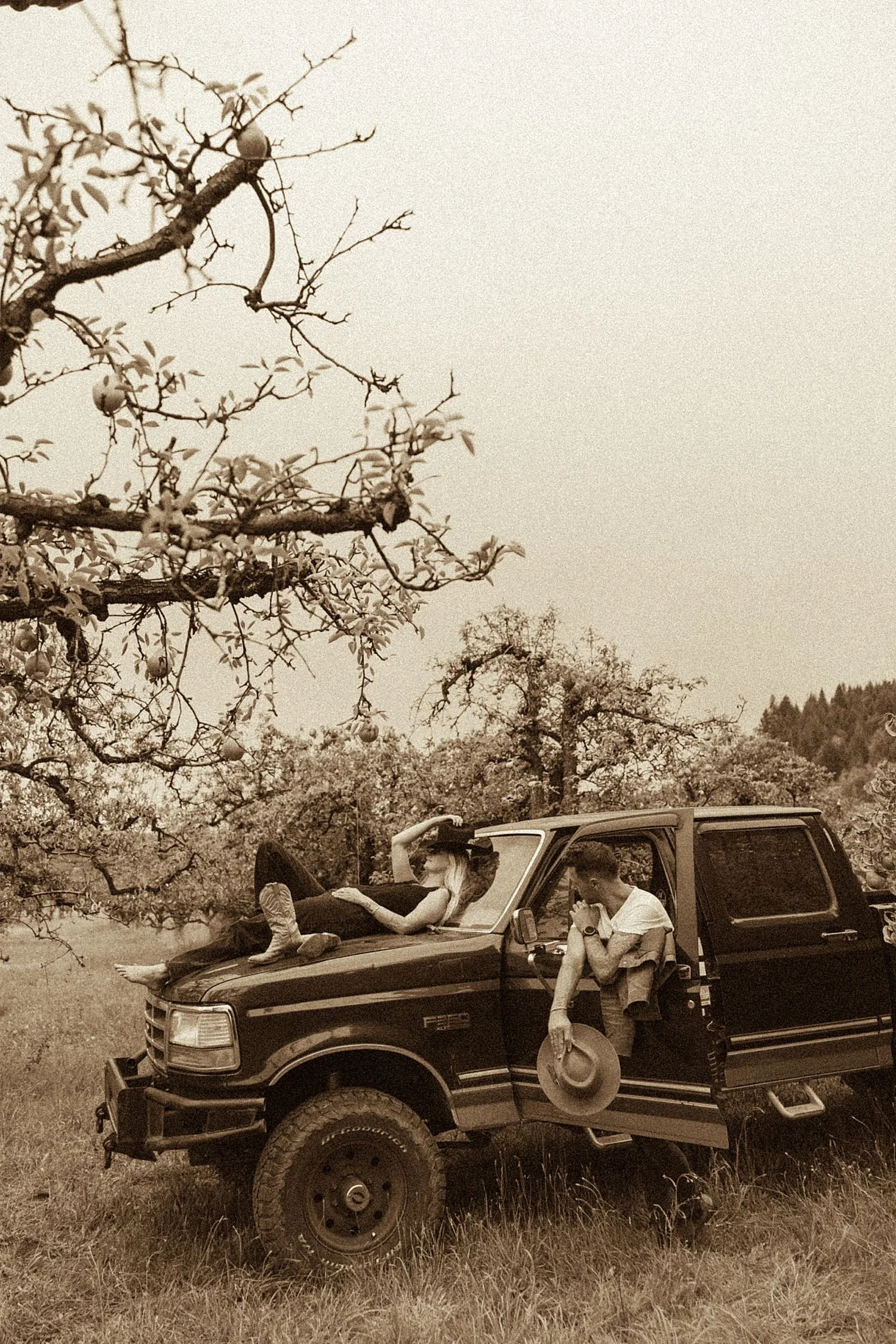 hood-river-nomad-camper-couples-photos_1897.jpg