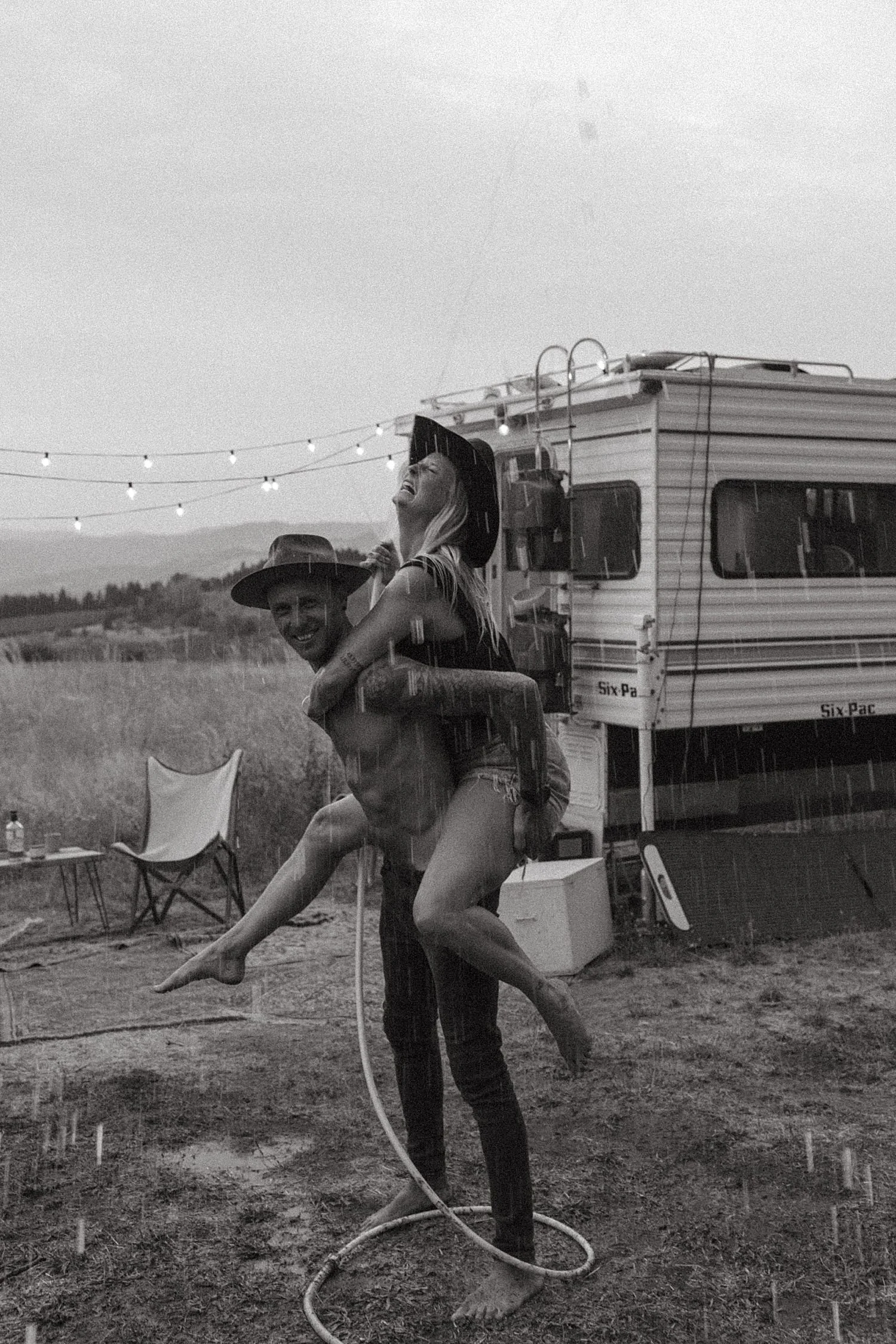 hood-river-nomad-camper-couples-photos_1922.jpg