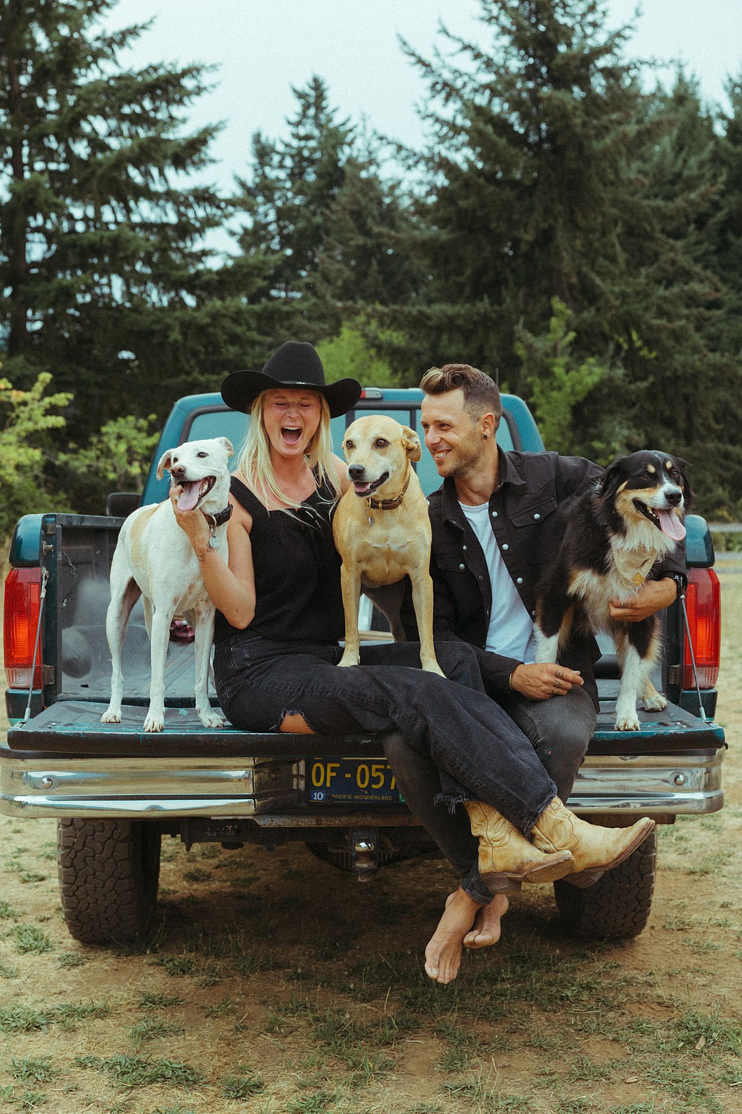 Nomad Camper Couples Photoshoot | Hood River Orchard 