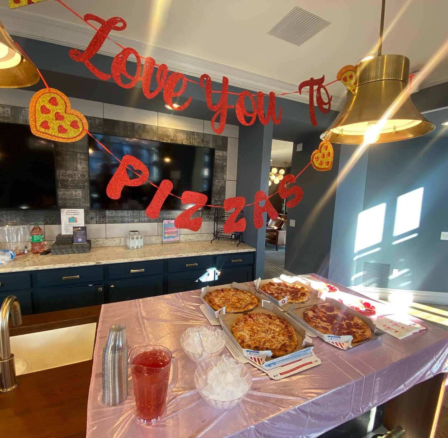 Our Valentines Day Pizza party was a hit!🍕 Thank you to everyone who stopped by and grabbed a slice (or two😉) last evening with us and Happy Valentine's Day!

#grahamparkcolumbus #residentevent #pizzaparty #apartmentliving