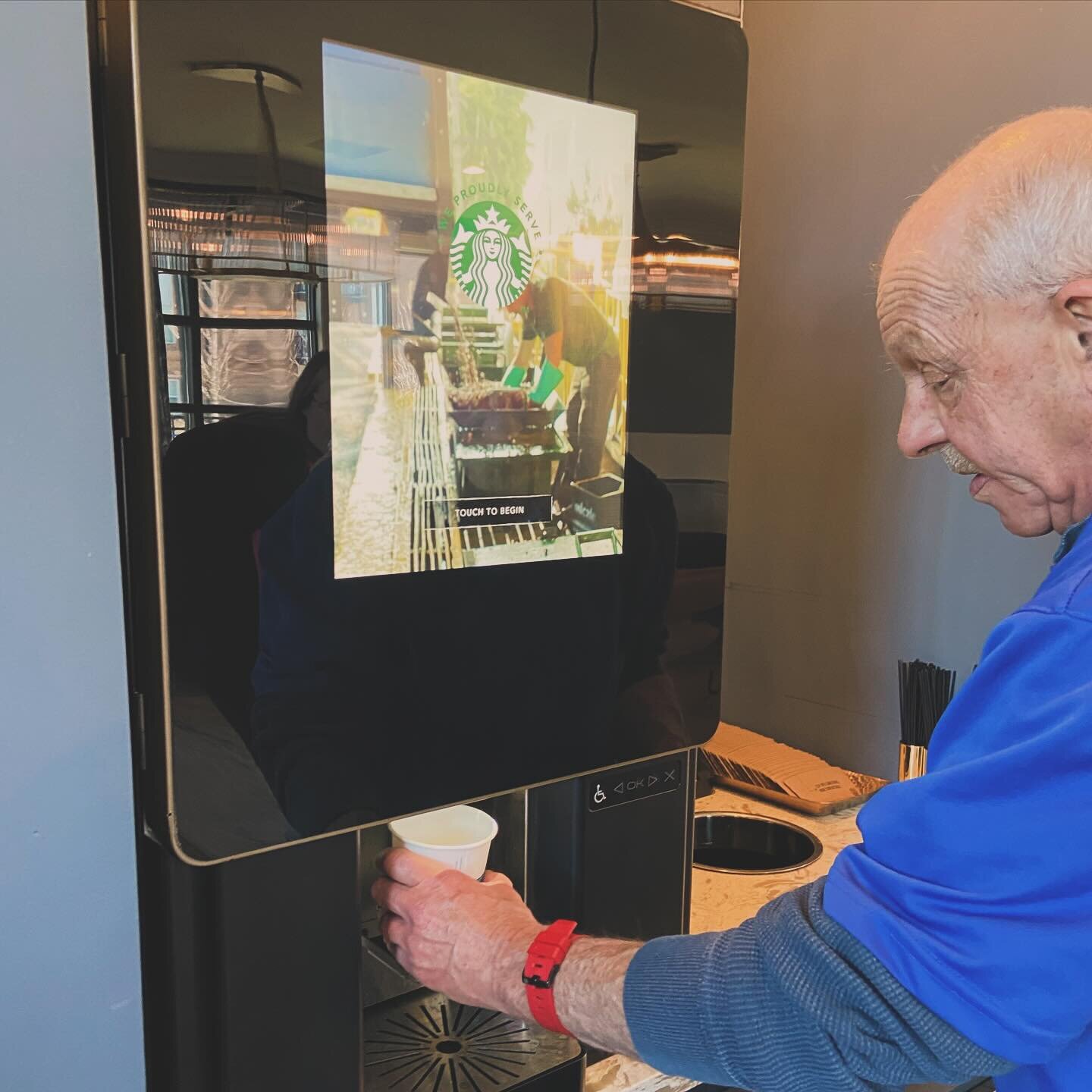 Out with old, in with the brew!☕️ We are excited to announce that we have our new coffee machine!✨Be sure to stop by and grab your fresh cup for your after pick-me up!

#grahamparkcolumbus #coffeetime #apartmentliving