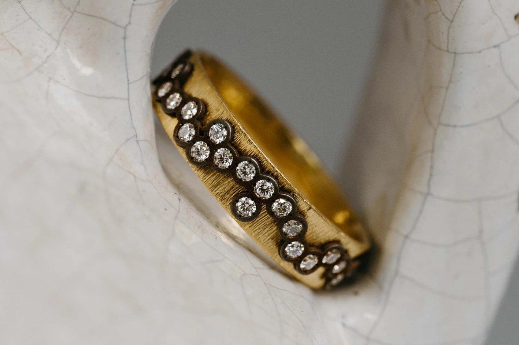 Titan Lace Diamond & Gold Wedding Band