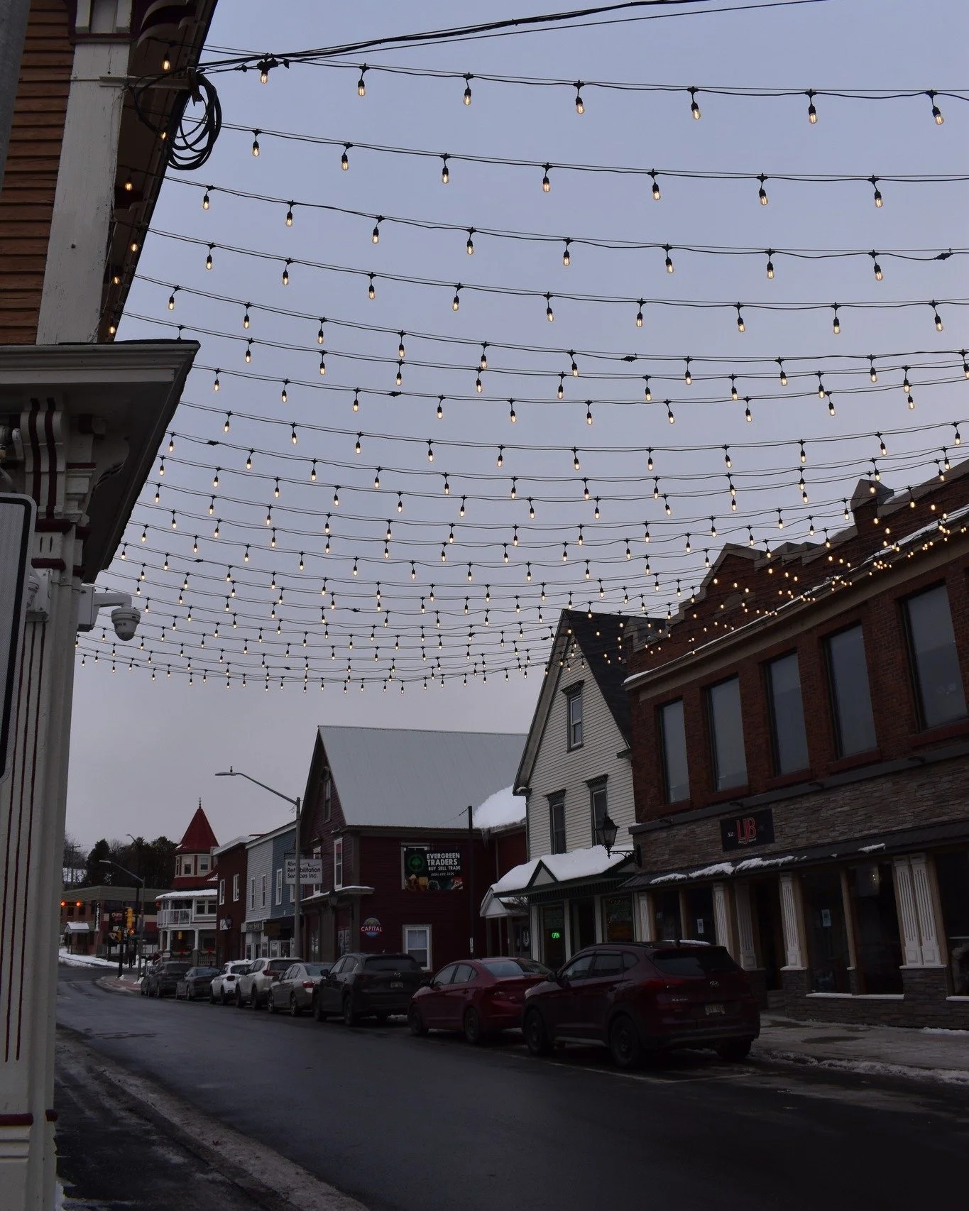 An easy wander, a good drink, and something sweet to finish it off🍪

📸 1. Downtown Newcastle, @downtownnewcastlenb (IG)
📸 2. New Maritime Beer Company, @newmaritimebeer (IG)
📸 3. Napan Baykery

Une balade facile, une bonne boisson, pis une p&rsqu