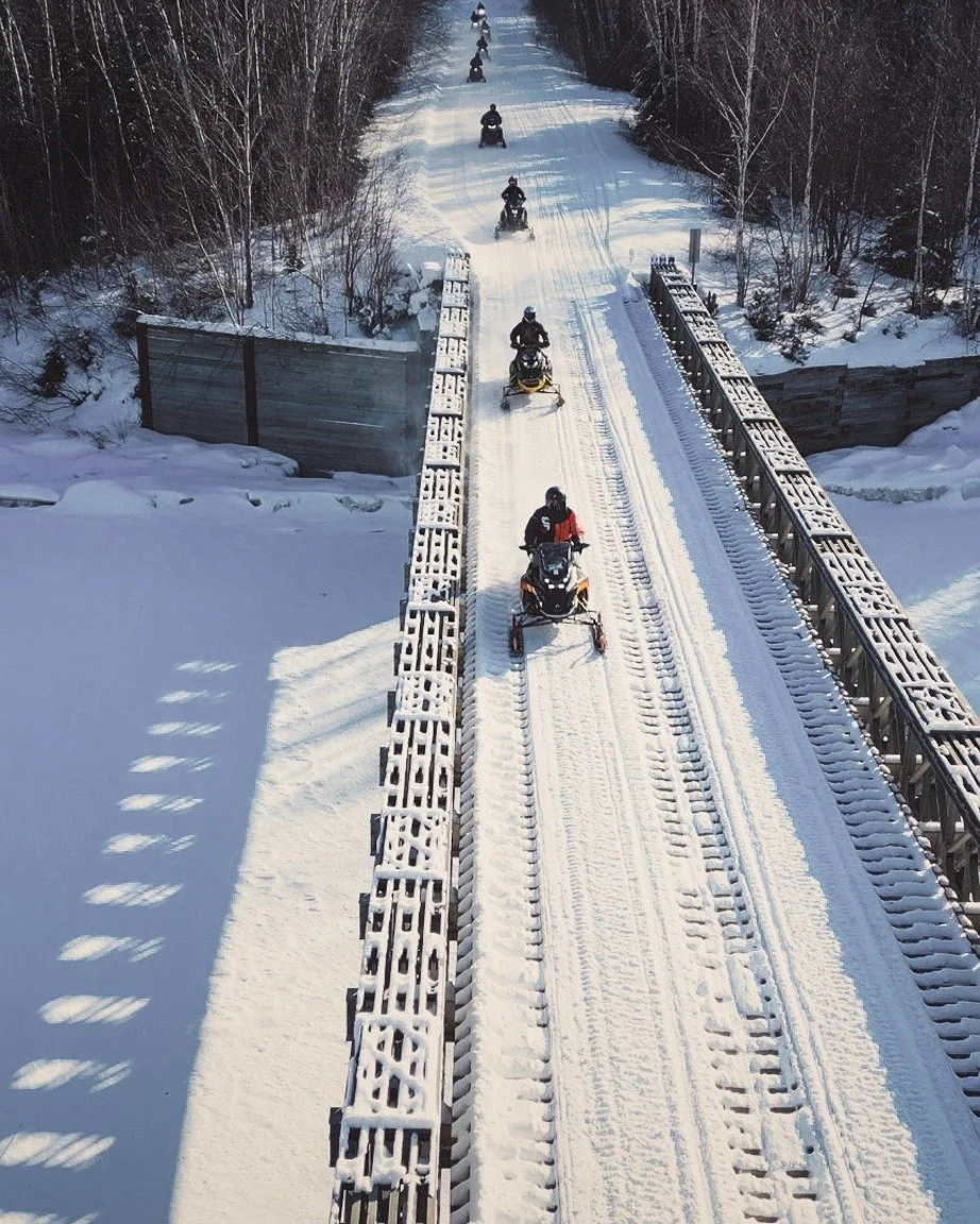 Winter weekends feel different in a place where trail time, warm places to land, and unhurried moments come together.

What would you do first: snowmobiling, snowshoeing, or settling in by the fire?

Start planning: discovermiramichi.com/stay

1. 📷 