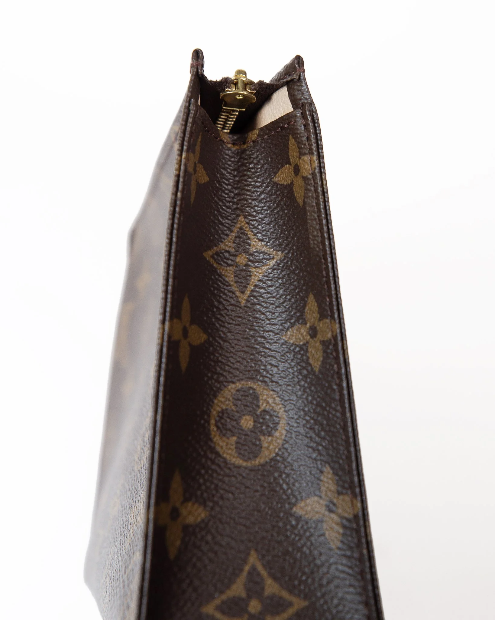 LOUIS VUITTON Monogram Toiletry Pouch 19_5852.jpg