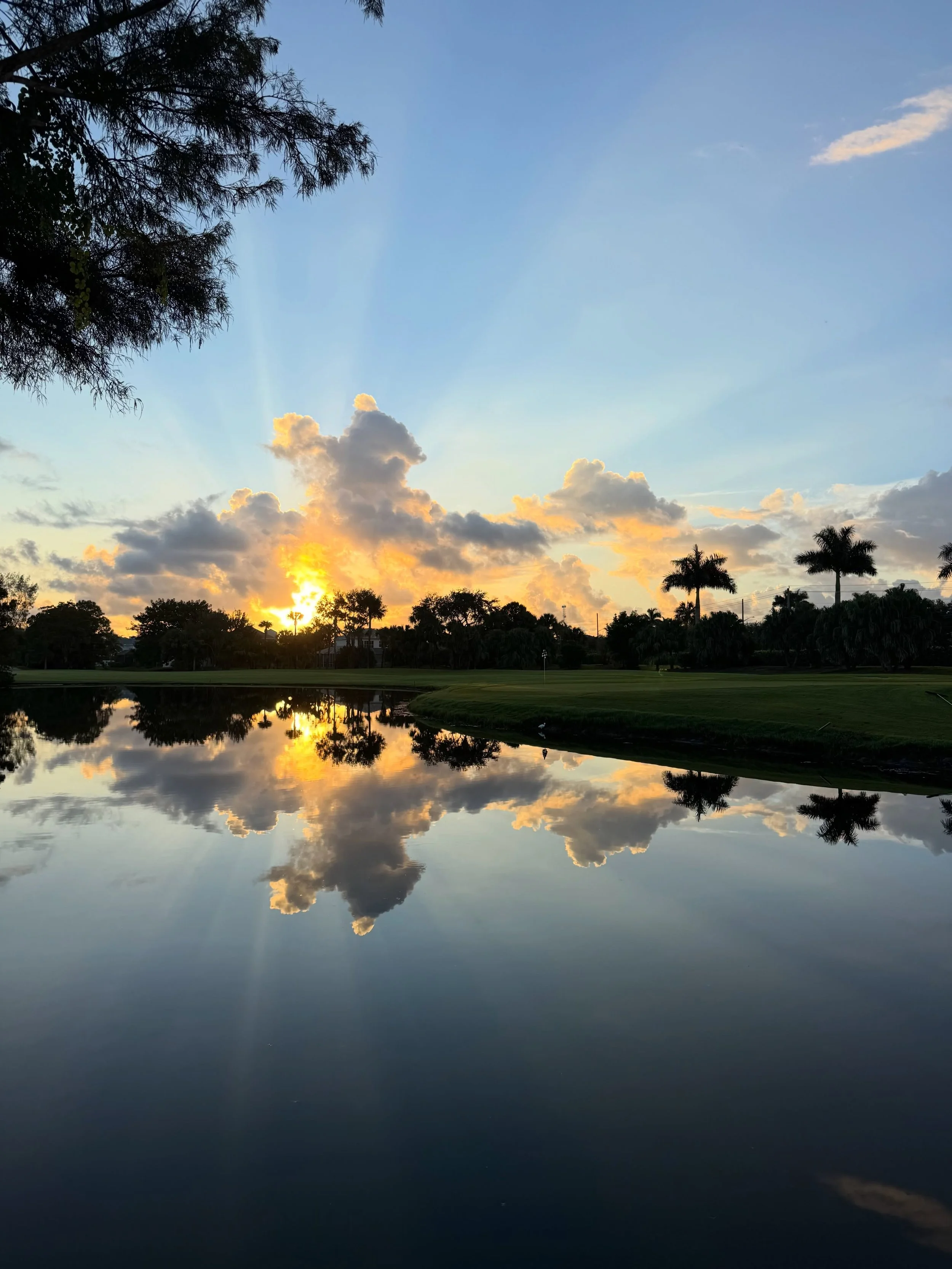 Daybreak at The Coo @mayacoolakescc 

The round was not as glorious as the sunrise. 🌅