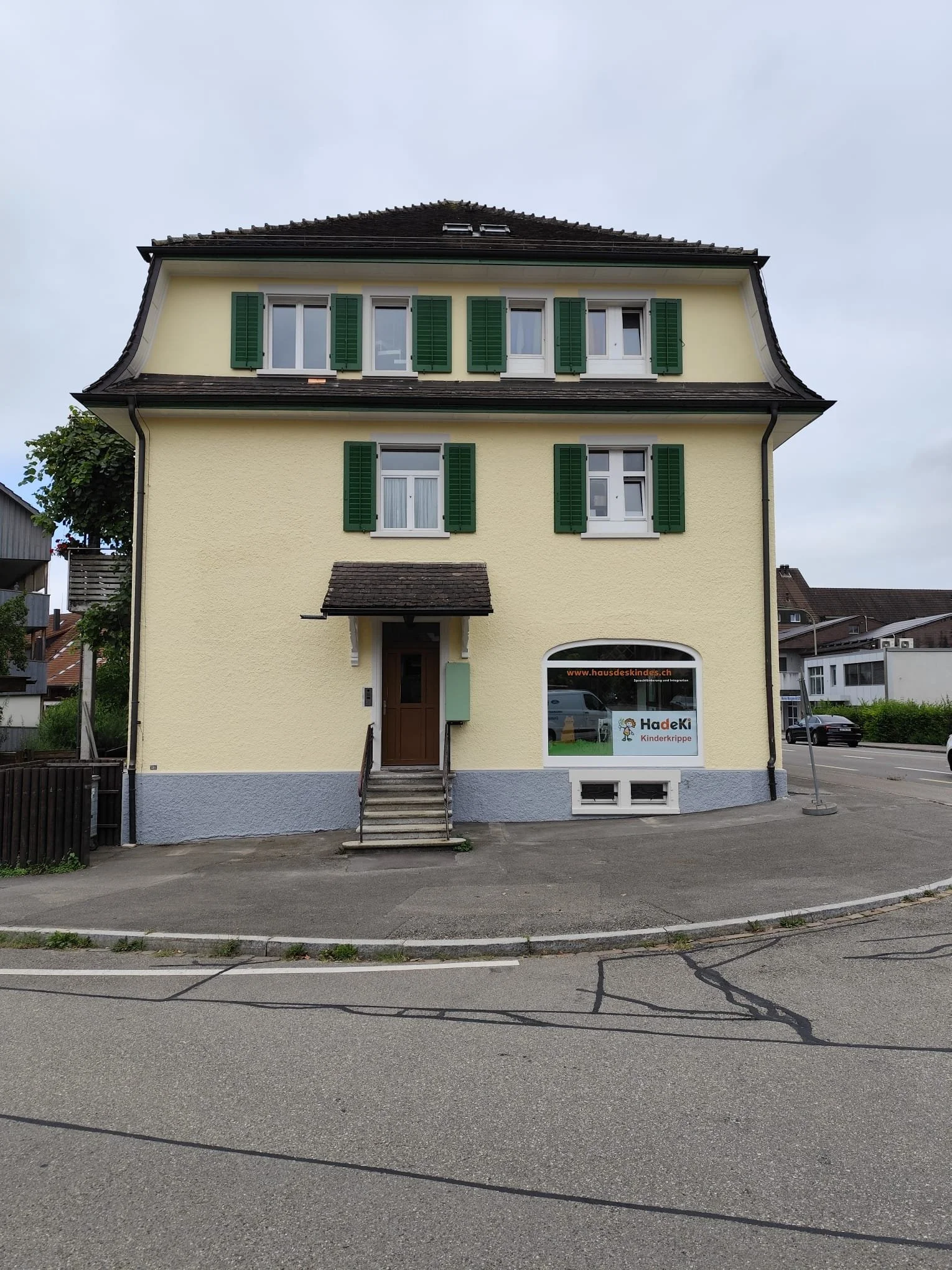 Hadeki Fassade Ohne gerüst.jpeg