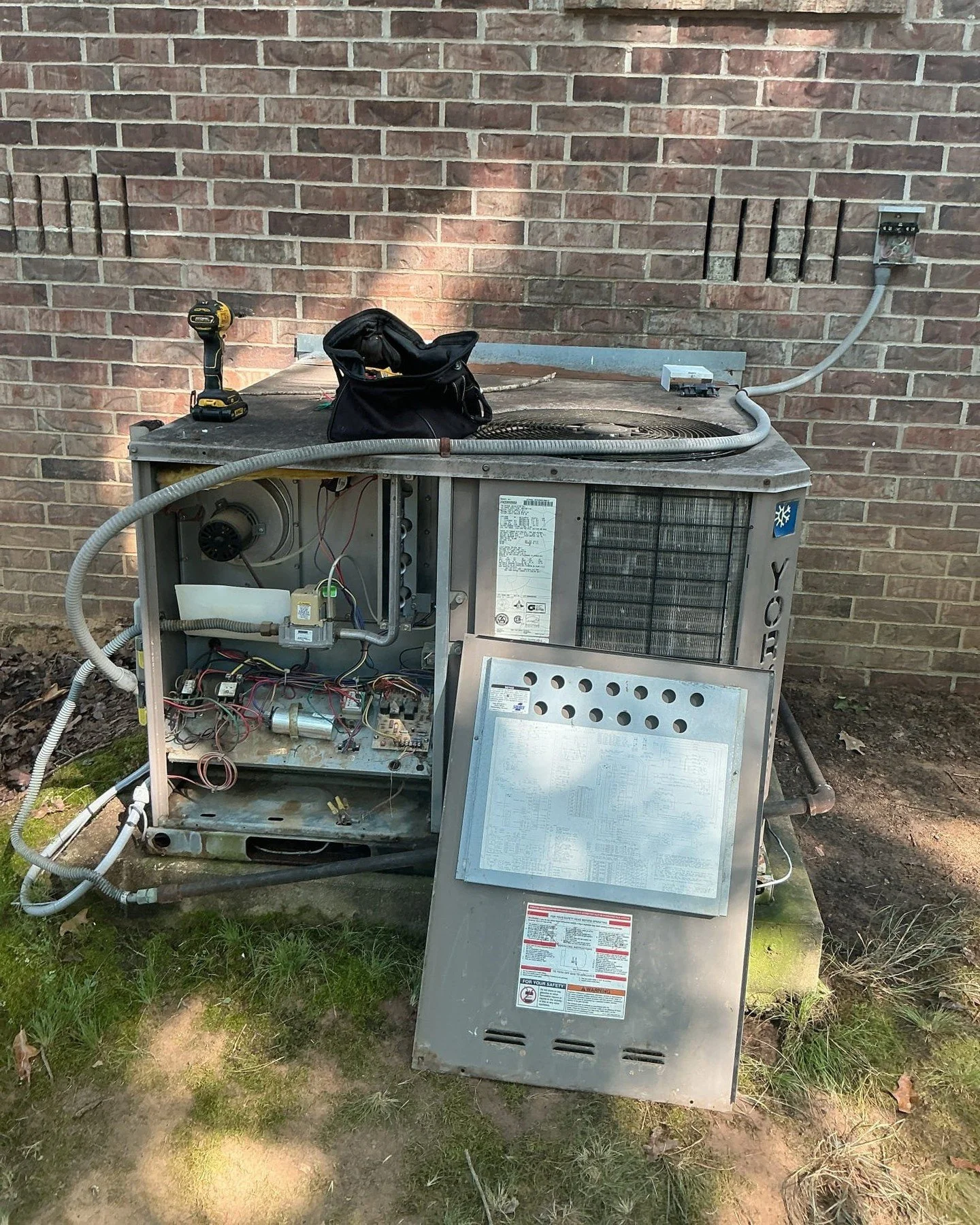 ❄️ A/C quit on one of the hottest days of the year? Don&rsquo;t sweat it &mdash; literally! At Sanders Plumbing HVAC, we&rsquo;ll bring out portable units to keep you cool until we are able to install your brand-new system. Comfort doesn&rsquo;t wait