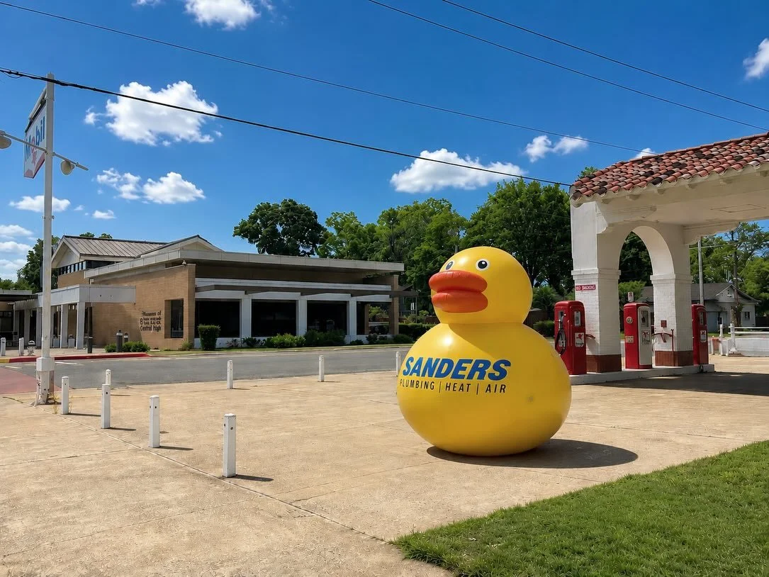 LOCATION REVEAL WEEK 2 🦆

If you cracked the clue, you found our duck hanging out near the Little Rock Central High School National Historic Site Museum and Visitor Center 👀💛

A place that represents courage, change, and history felt like the perf