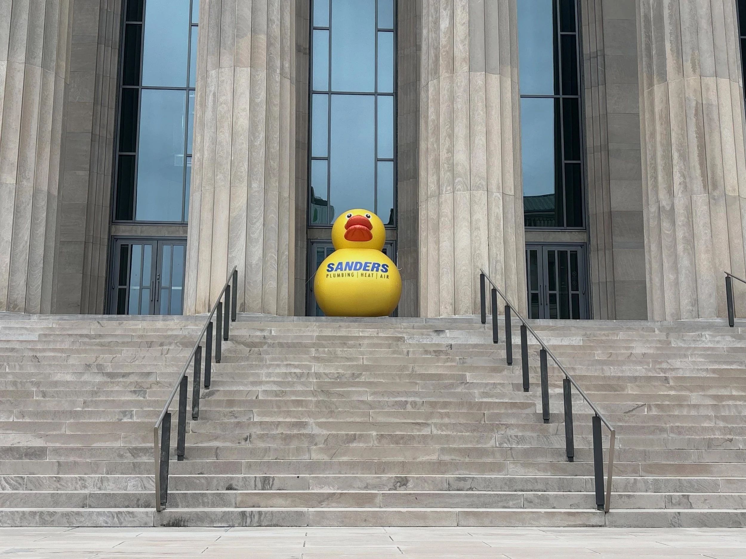 📍DUCK HUNT LOCATION 3 REVEAL 

Last Saturday&rsquo;s duck was spotted outside Robinson Center Performance Hall in downtown Little Rock! 👀🎭 @robinsoncenterlr 

Thank you to everyone who participated in the duck hunt, submitted guesses, and followed