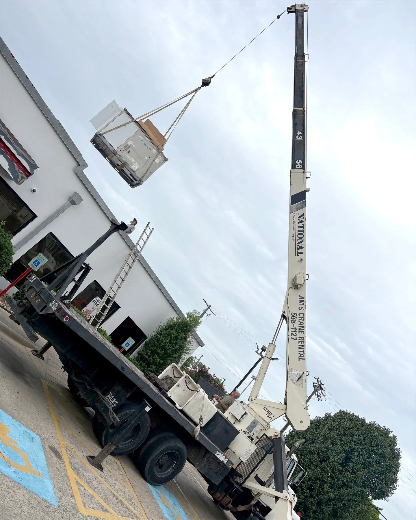 When the A/C quits, we don&rsquo;t panic&mdash;we call in the big guy. Today&rsquo;s mission: crane-lift a brand-new commercial HVAC unit to the roof and get this business back to cool, calm, and open for business. 😎

If your building&rsquo;s air is