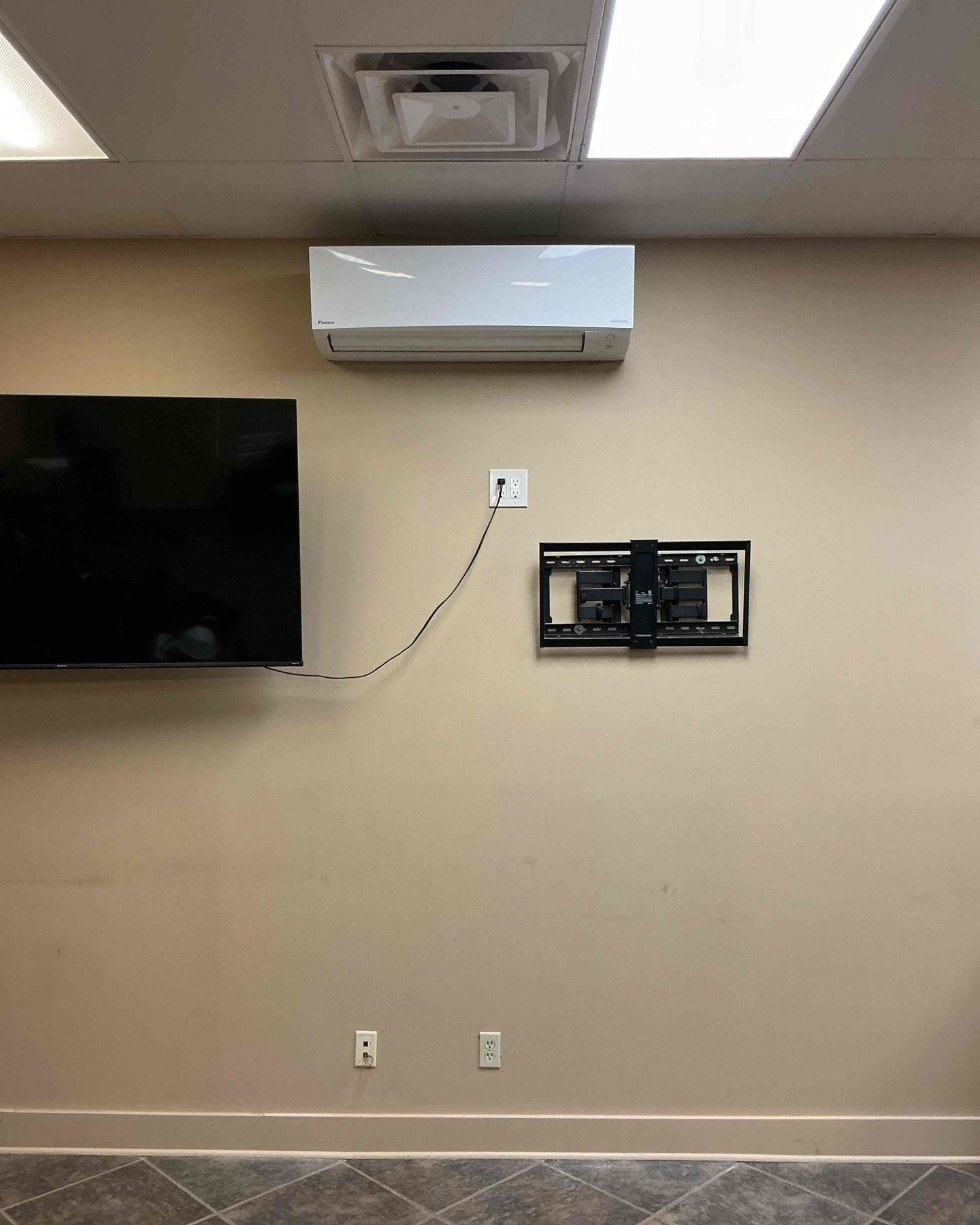 DIY mini split installation looks easy&hellip; right up until refrigerant, electrical work, drainage, sizing, and permits enter the chat. Before you turn your wall into a science experiment, read why professional installation can save you a whole lot