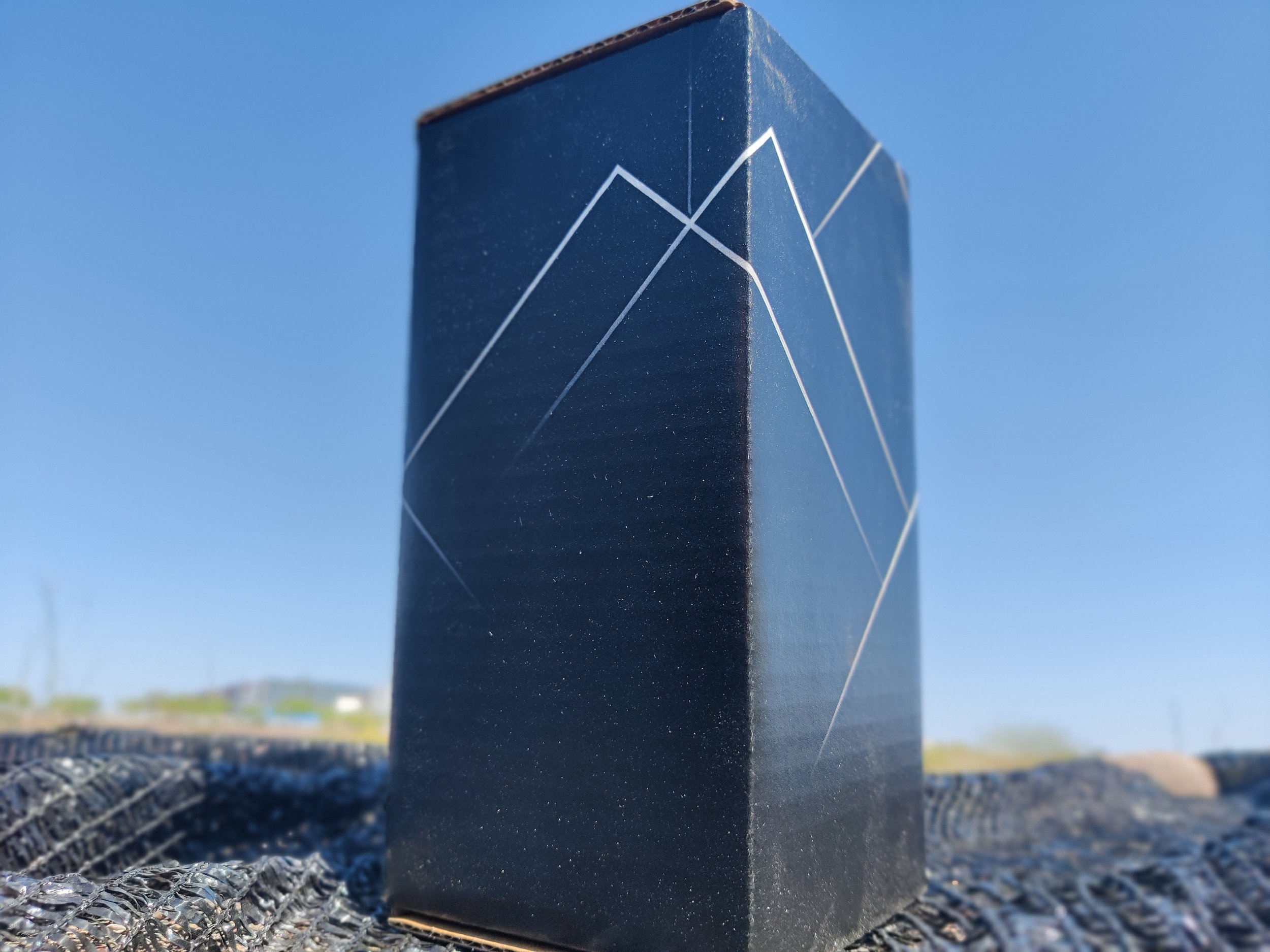 QUIET BOX, LOUD IMPACT! ⚫ ResQ Minimalist Box – Less Waste, More Boss Energy