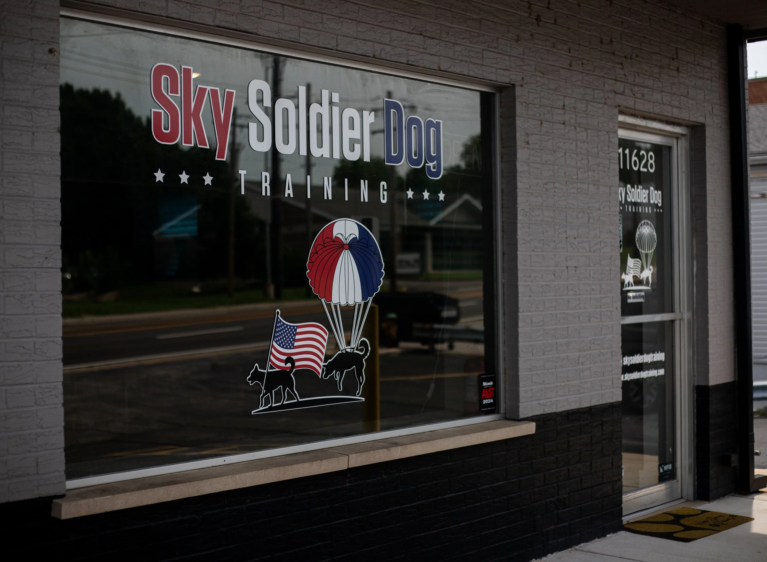 Store front view of Sky Soldier Dog Training in St. Louis.