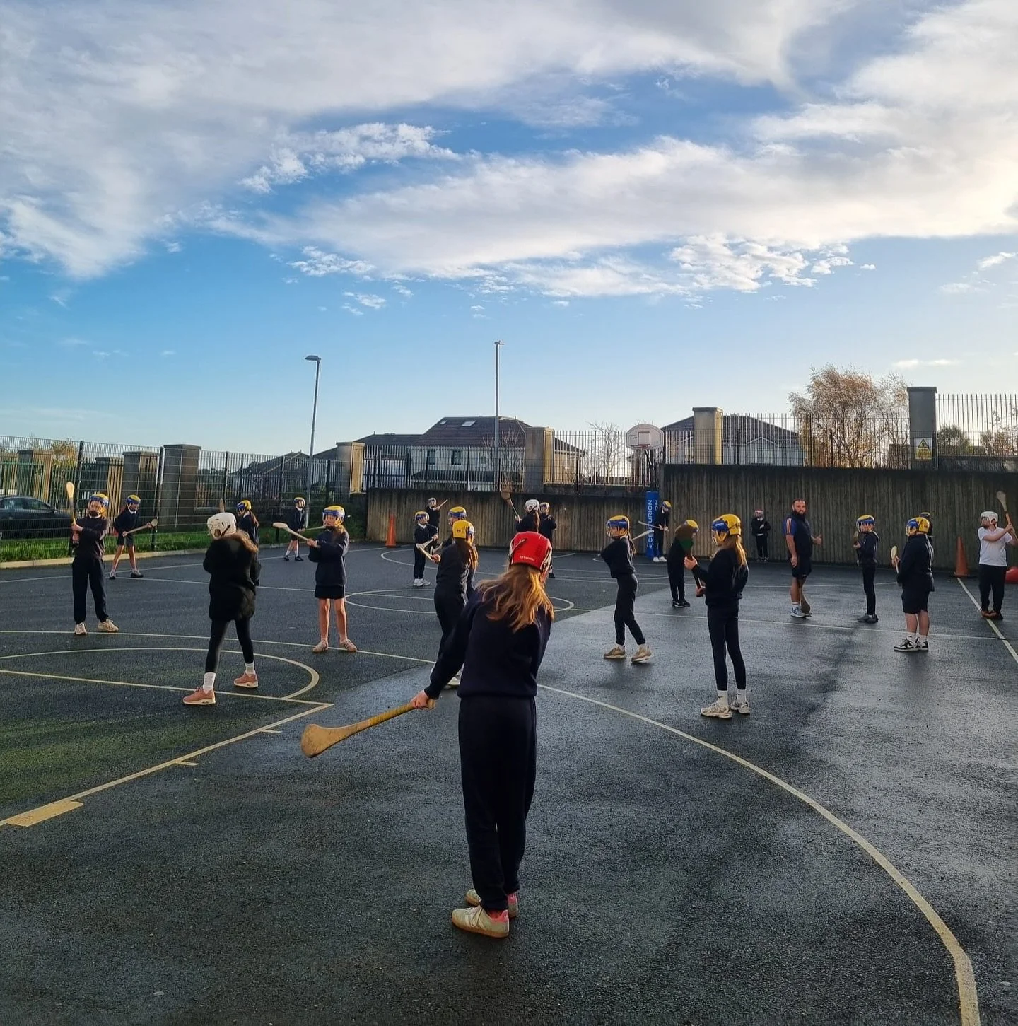 Iomana&iacute;ocht le Jack inniu, idir na ceathanna. 

Hurling with Jack today,  in-between the showers!
#rang5
