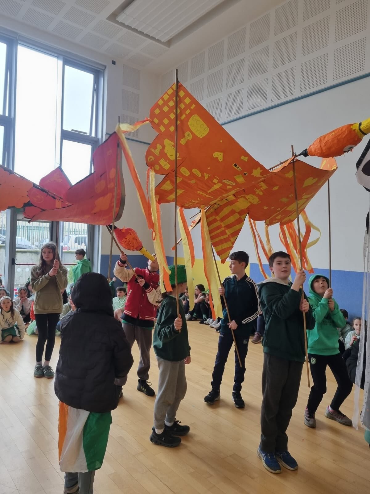 Ag cleachtadh don Phar&aacute;id. Parade ready!