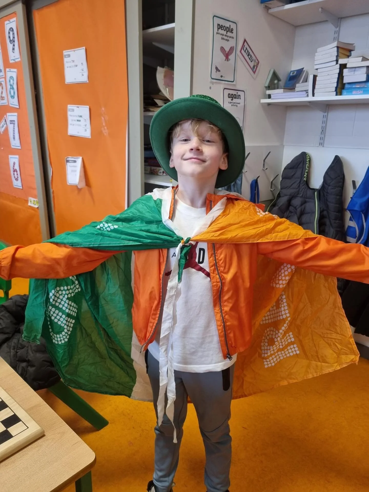 Spraoi sa rang ar l&aacute; glas i rith Seachtain na Gaeilge. Fun in class during Seachtain na Gaeilge.