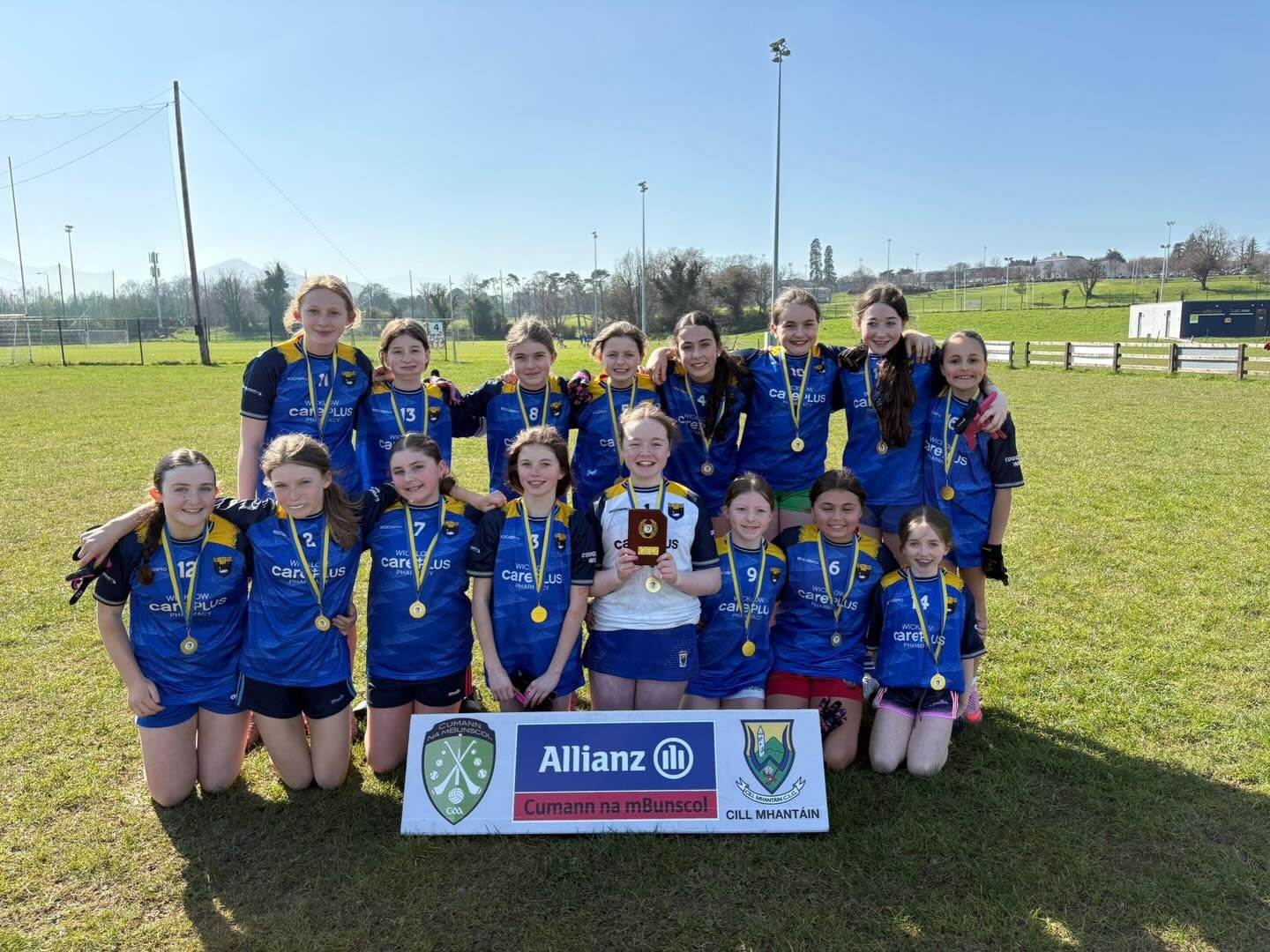 Blitz Peil Ghaelach - d&rsquo;imir cail&iacute;n&iacute; rang a s&eacute; agus rang a c&uacute;ig go hiontach ar an D&eacute;ardaoin. Bhuaigh siad an Sciath i Roinn a D&oacute;. Maith sibh cail&iacute;n&iacute;.
Gaelic football blitz- the girls of 6t
