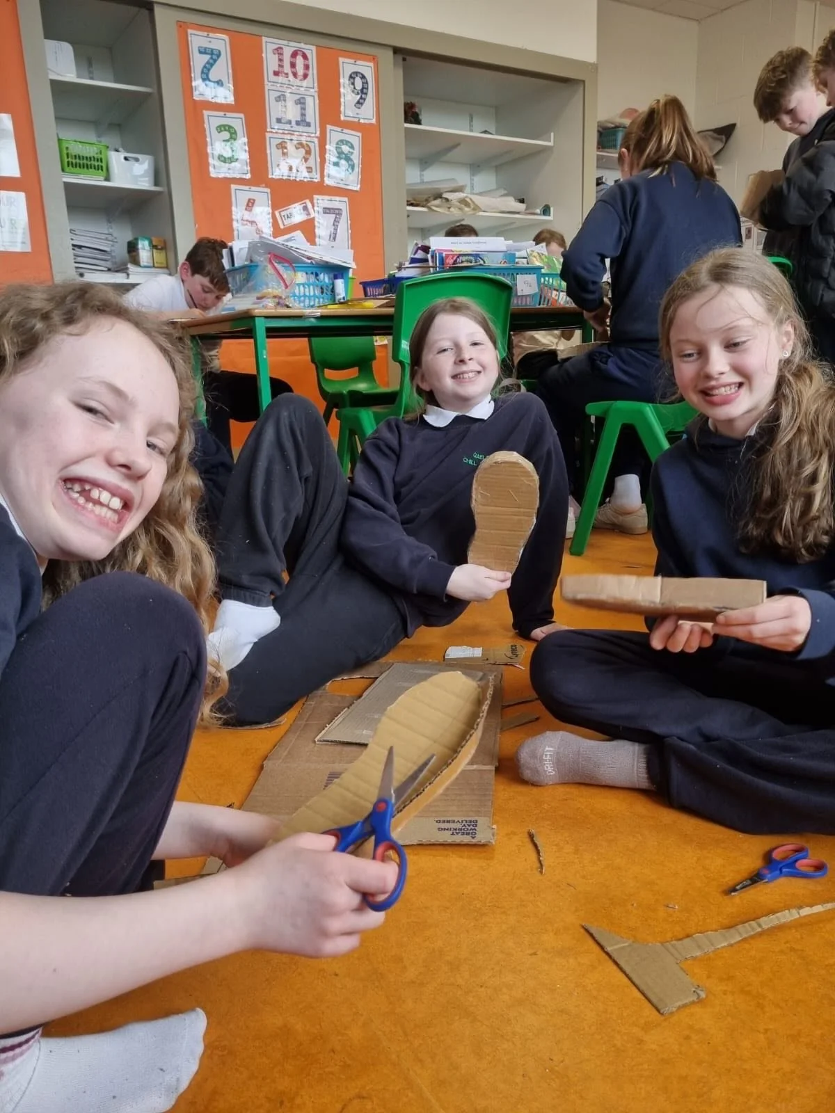 Siopa na mbr&oacute;g i rang a 5. Shoe shop in 5th!