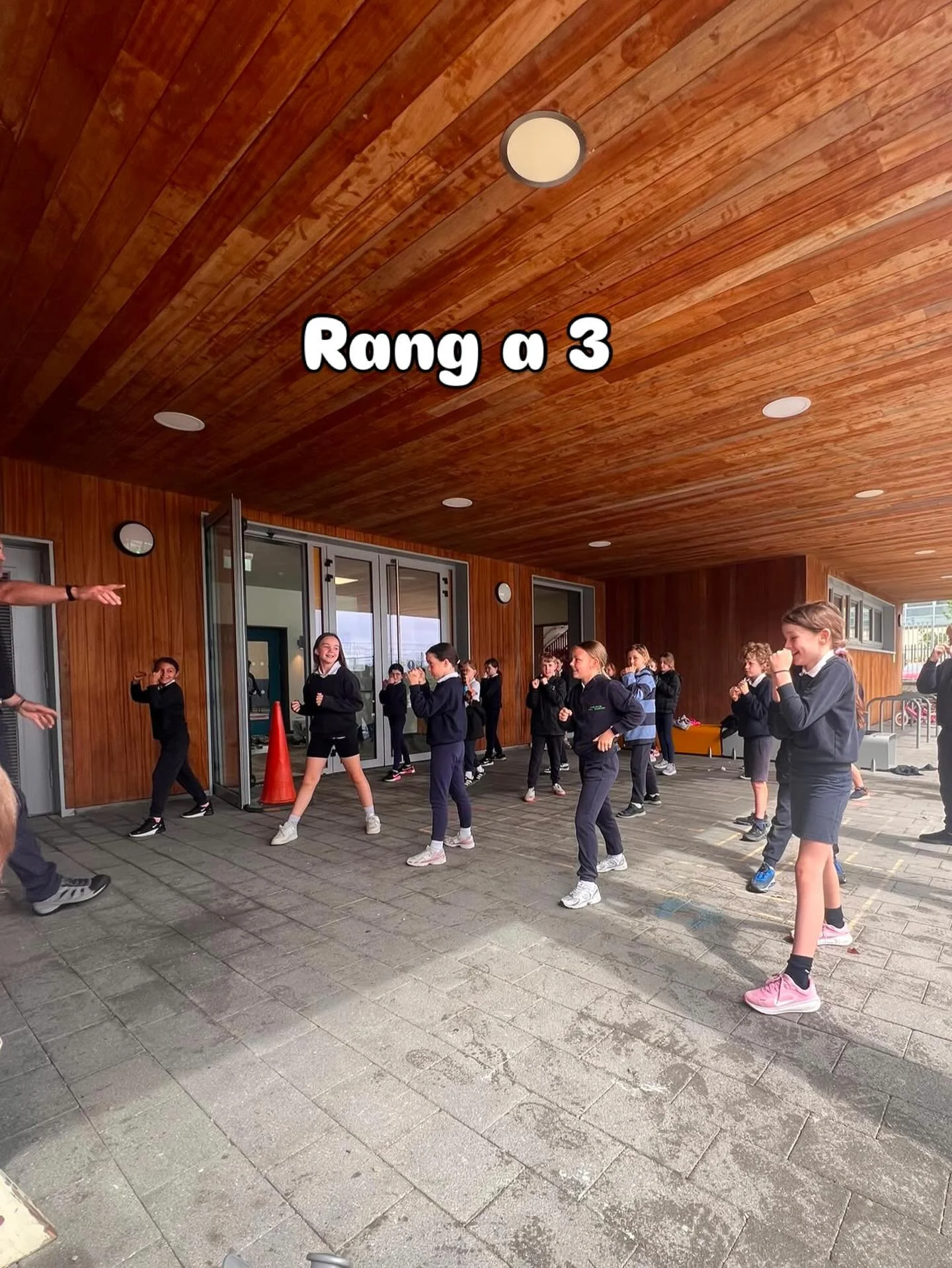Dorn&aacute;la&iacute;ocht agus l&uacute;thchleasa&iacute;ocht i Rang a 3! Boxing and athletics in rang a 3! 🥊🥊🏃🏃🏽&zwj;♀️🏃&zwj;♂️