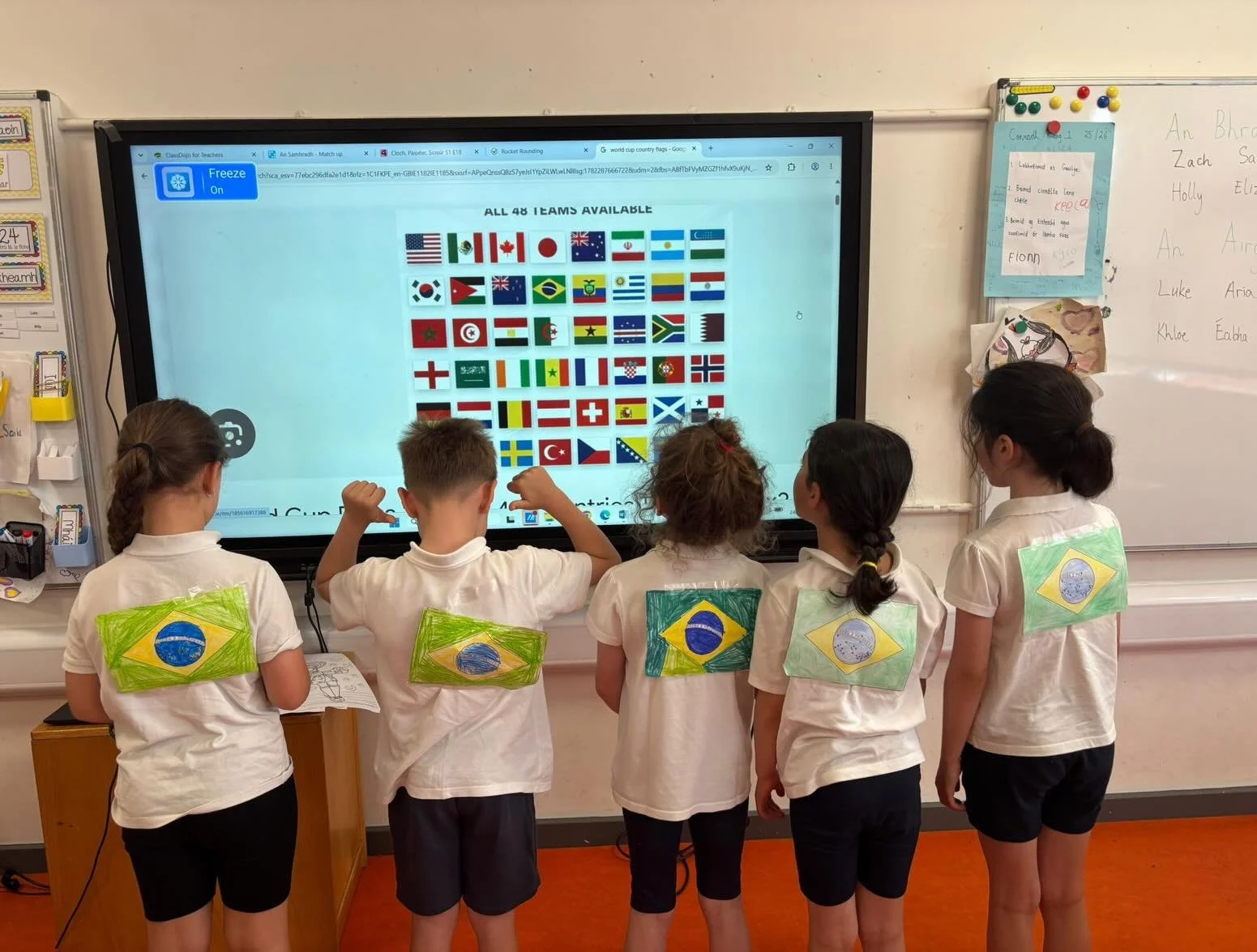 C&uacute;pla picti&uacute;r &oacute;n gCorn Domhanda i Rang a 1! ⚽️ World Cup in Rang a 1!