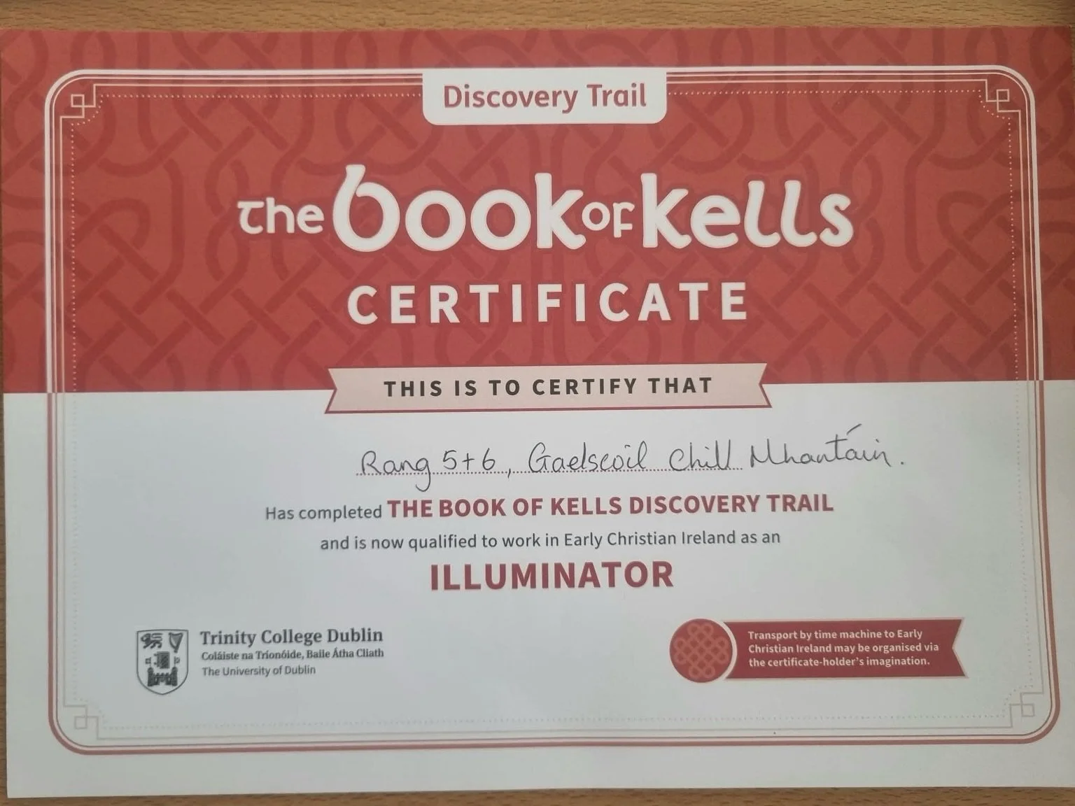 Chonaic Ranganna 5&amp;6 an leabhar Cheanannais i gCol&aacute;iste na Trion&oacute;ide agus chaitheadar am sa leabharlann freisin.  Bh&iacute; l&aacute; iontach acu. 

Ranganna 5&amp;6 visited the Book of Kells, the Old Library and the Red Pavilion D