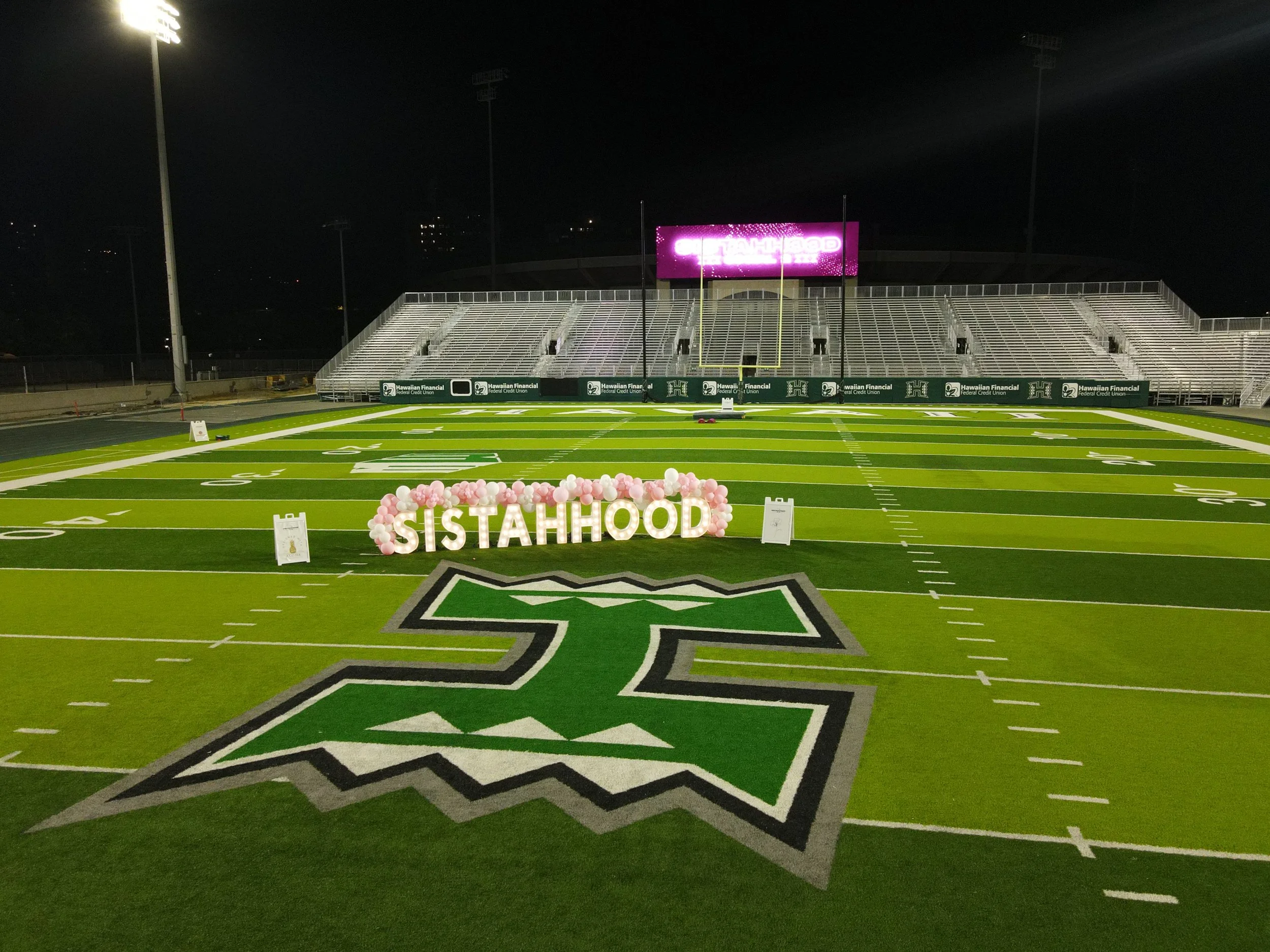University-of-Hawaii-Sistahhood-sign.jpg