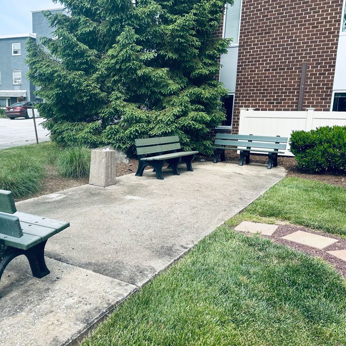 A little seating area outside for waiting family members or for relaxing before a session