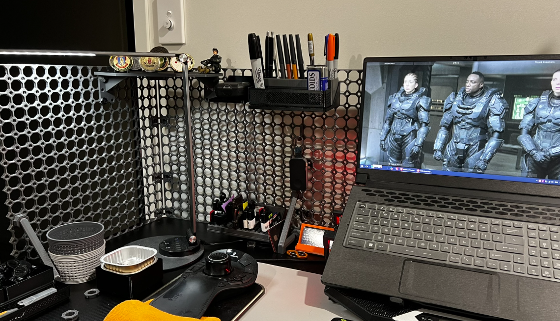 Desk_01.PNG