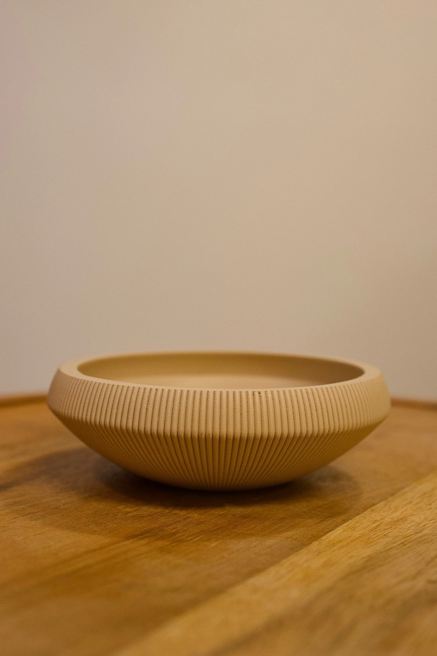 Single tan resin shallow bowl