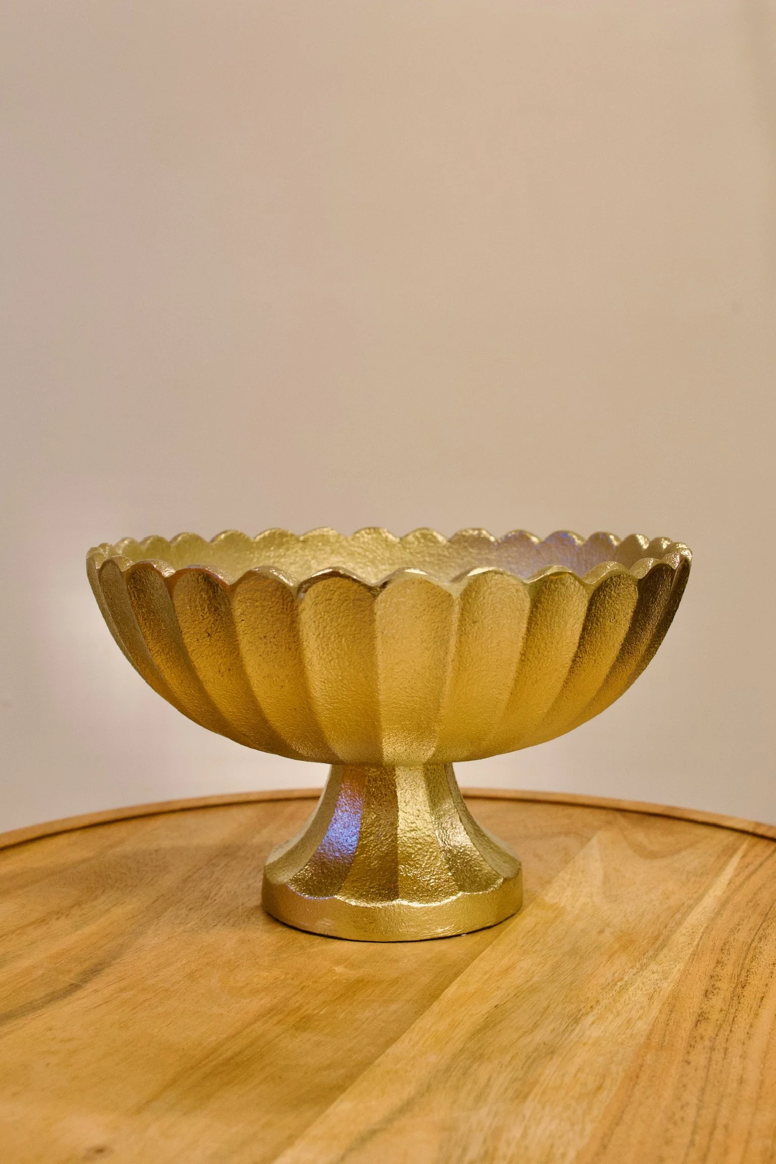 Medium gold scalloped compote