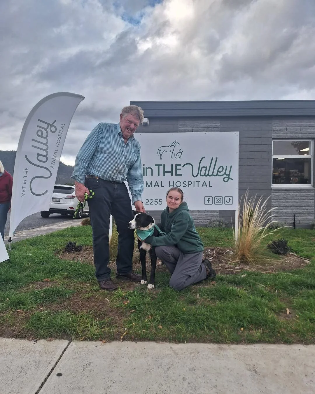 🐕&zwj;🦺 Happy Stories ✨

Pictured is Nurse Alyssa, Mr. Fowler and the star of the show Albie! Unfortunately a few weeks ago Albie was hit by a car and after initially being stabilised at the emergency clinic, he came to us for some patching up! Alb