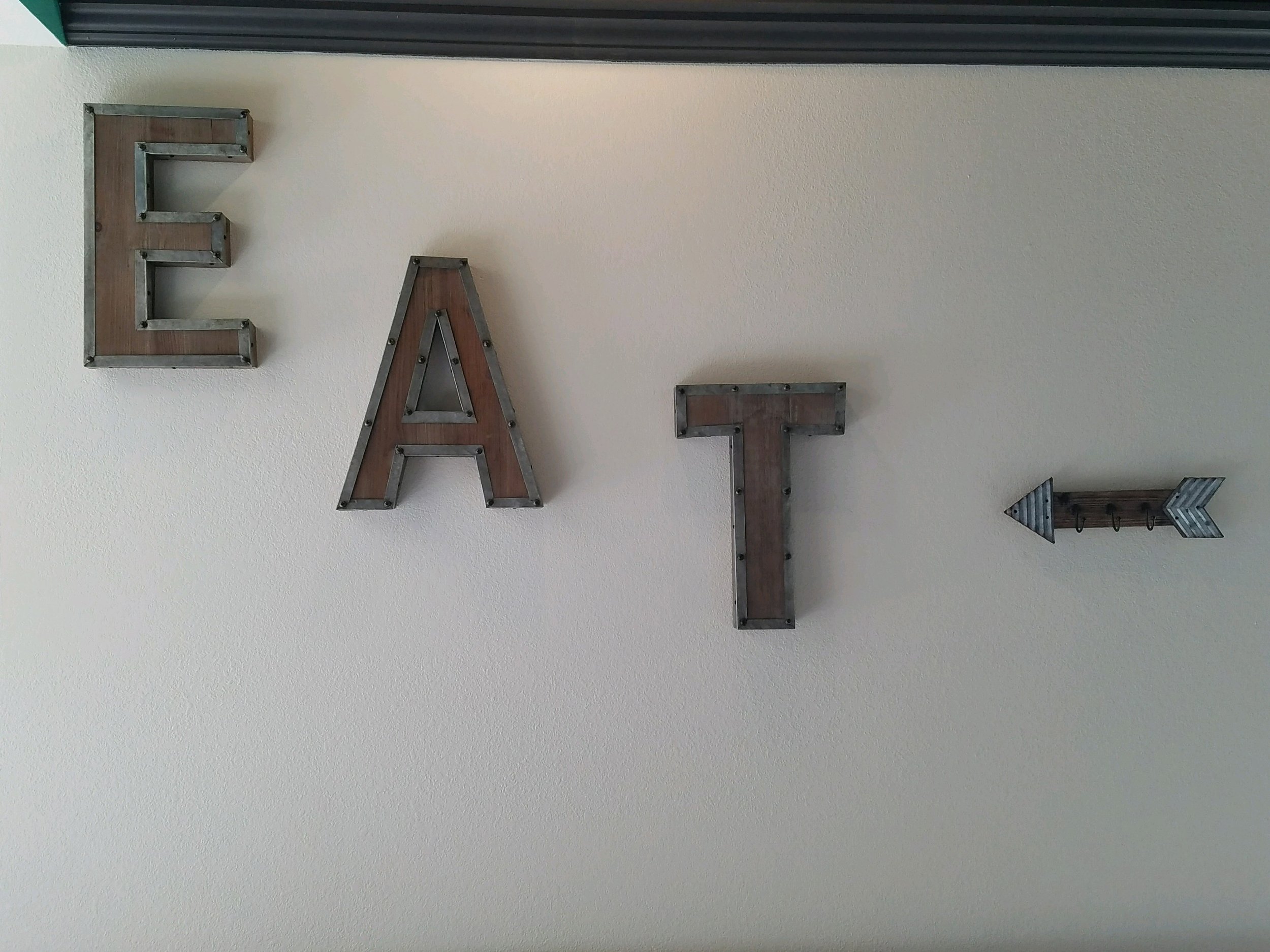Dreez decor eat sign.jpg