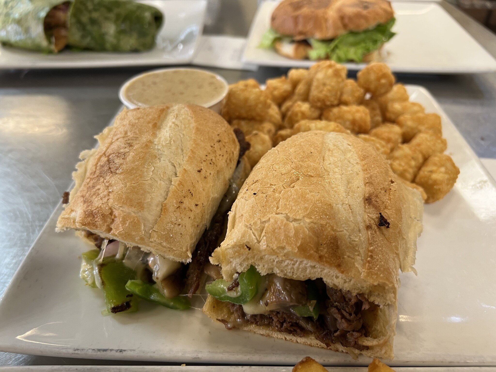 🍴 Indulge in the flavors of our Loaded French Dip! Grilled roast beef smothered in melty pepper jack, with a mix of grilled bell peppers, onions, and mushrooms, all nestled in a warm hoagie roll. Paired with our creamy Au Jus for dipping! 

📌 405 S