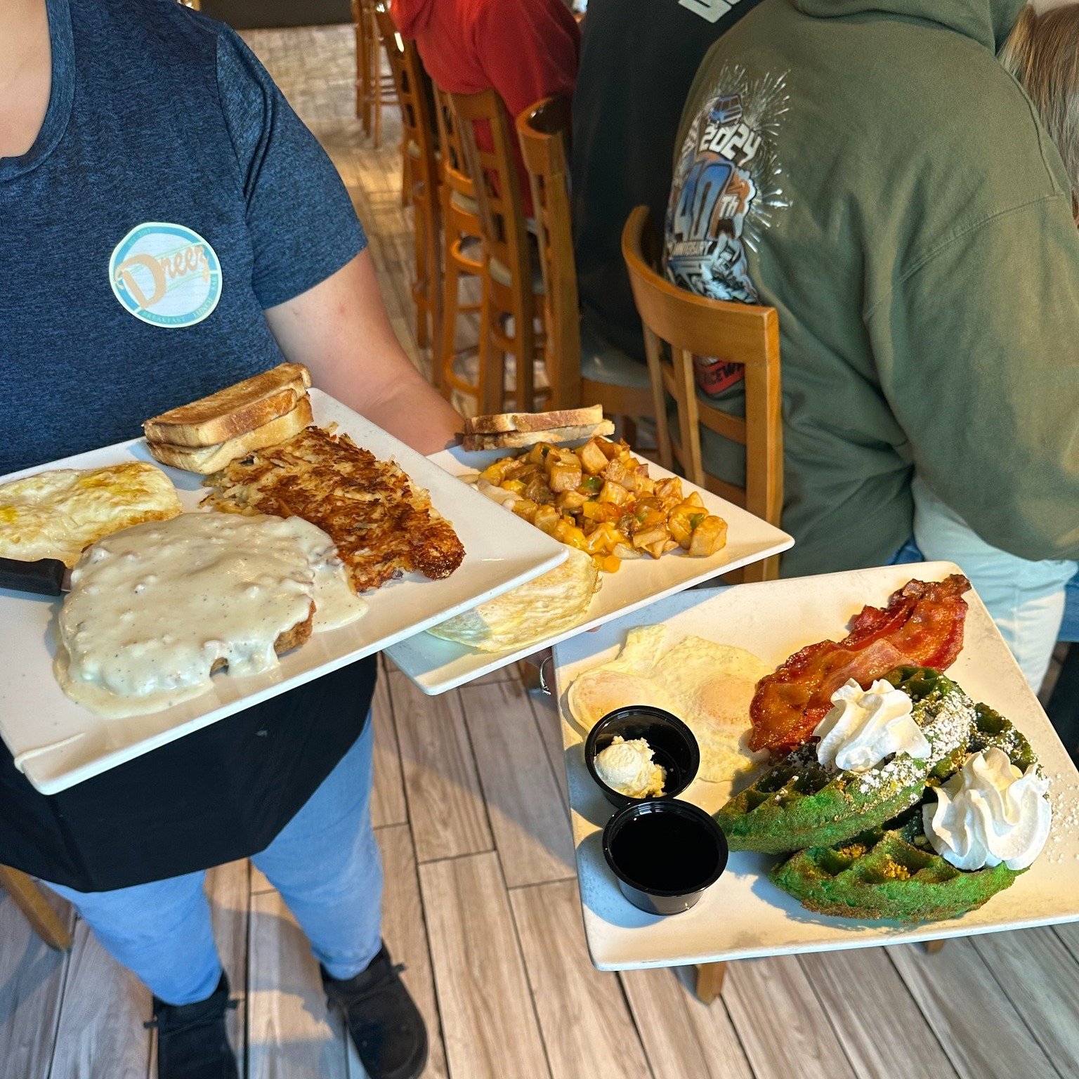 From breakfast to burgers, salads to sandwiches—we’ve got something for every craving! 🍳🥪 Take a look at our menu online and see what catches your eye.
#Elkodreez #explorenevada #elkonv #nevada #eatlocal #familybusiness