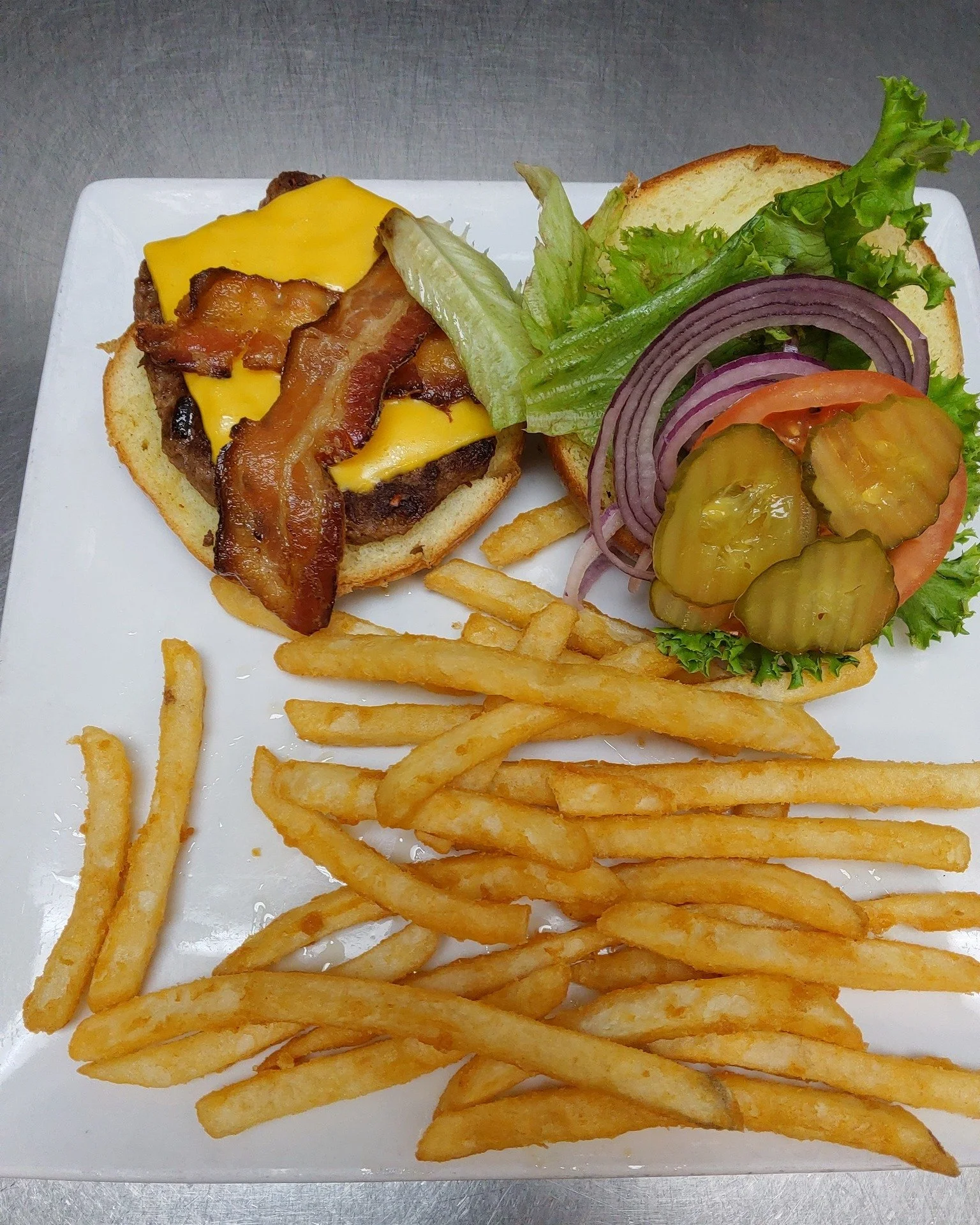 Nothing hits the spot like a Dreez burger for lunch. 🍔
Check out our lunch menu on our website!
#Elkodreez #explorenevada #familyrunbusiness #foodie #elkonv #nevadalife #nv #nevadafoodies