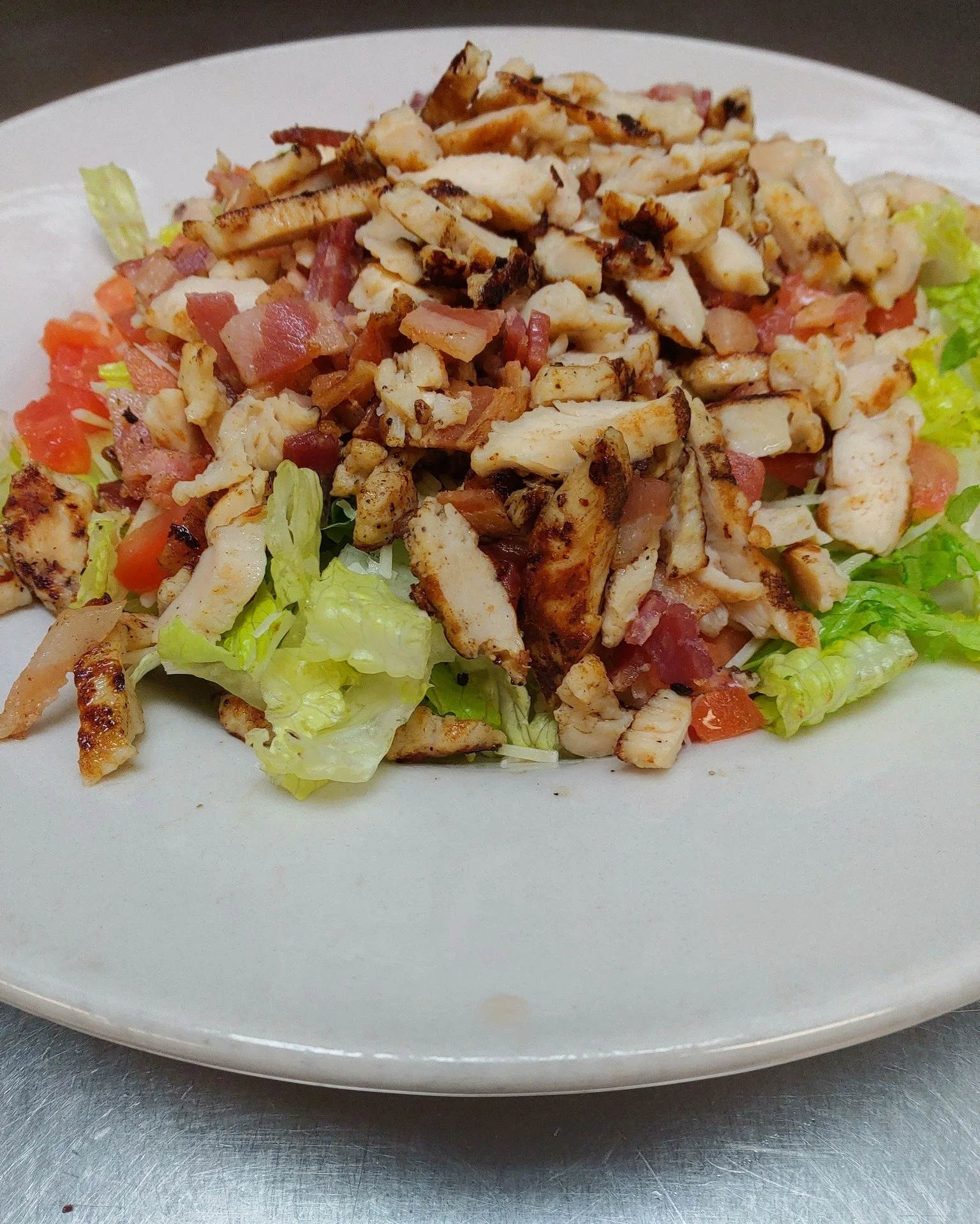 The BLT Chicken Caesar Salad: where crispy bacon meets fresh greens and grilled chicken perfection. A lunchtime favorite at Dreez! 🥗🍴

We&rsquo;re open 7 AM&ndash;2 PM daily! ☀️🥗

📍 405 Silver St, Elko

#Elkodreez #explorenevada #familyrunbusines