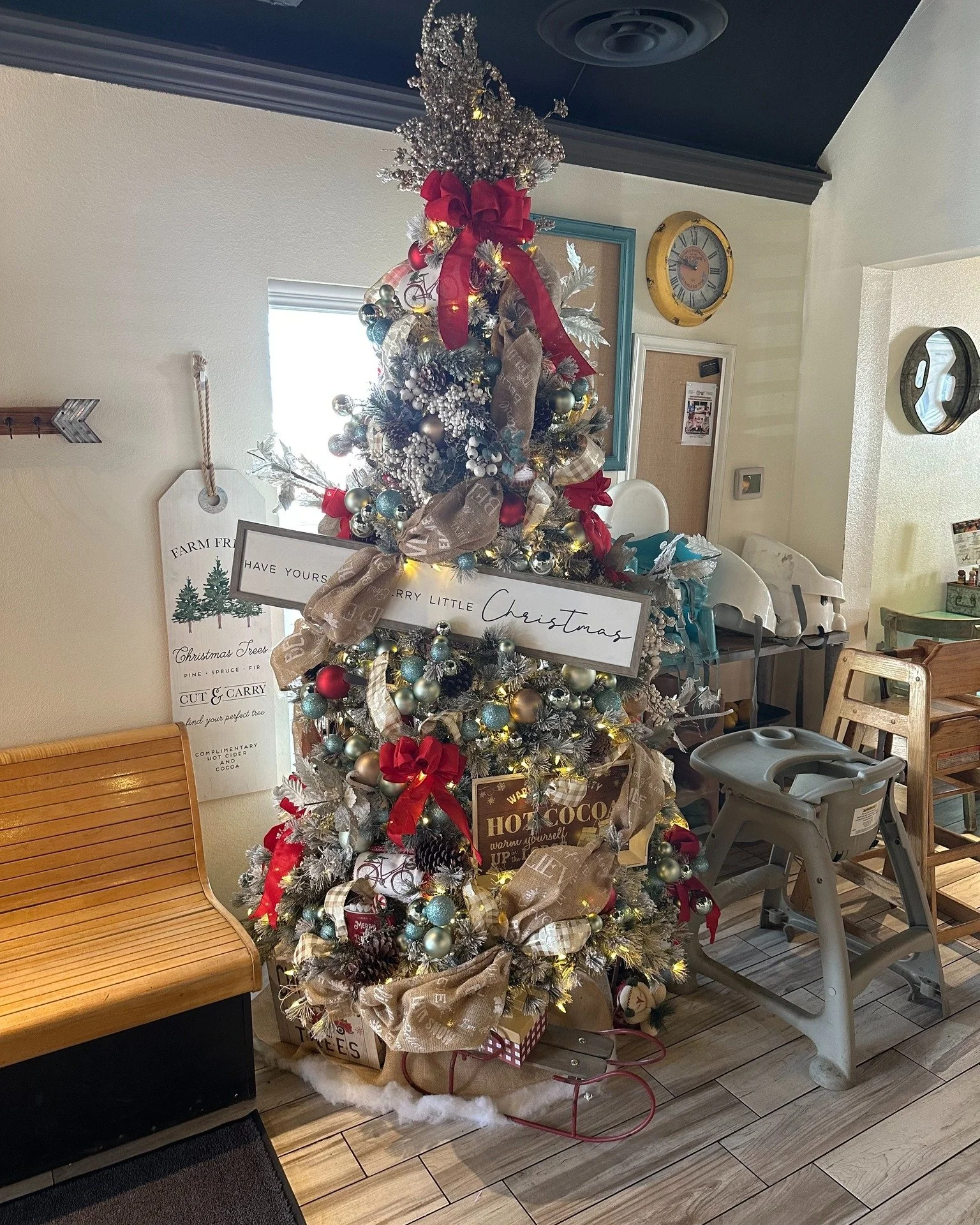 The tree is trimmed and the coffee&rsquo;s hot! Come enjoy the holiday spirit at Dreez and take a well-deserved pause from the seasonal rush.

We&rsquo;re open 7 AM&ndash;2 PM daily! 
📍 405 Silver St, Elko

#Elkodreez #explorenevada #familyrunbusine