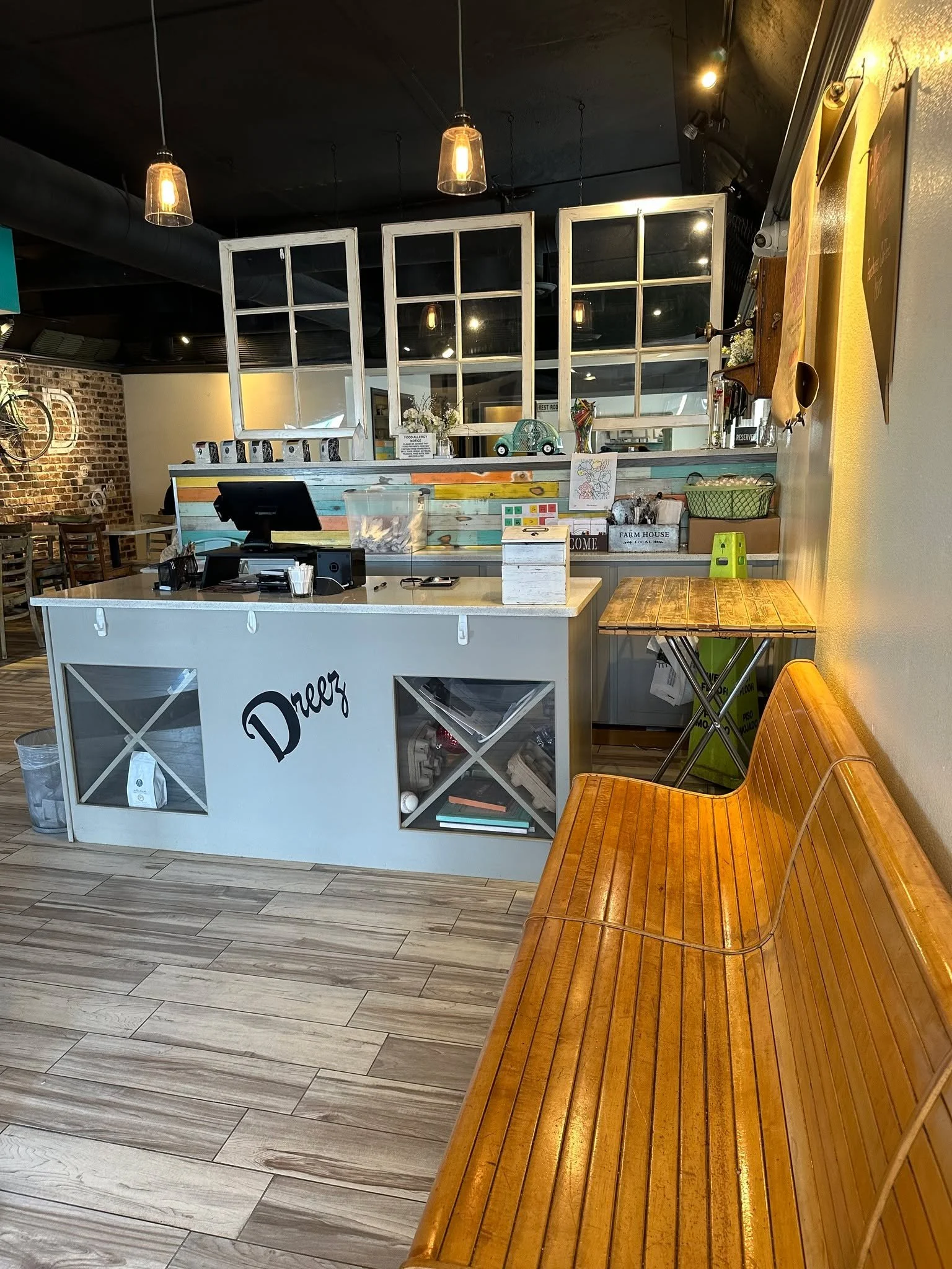 This is where your day gets delicious! 👋 Our bright, welcoming host stand is ready to greet you and get you seated for the best American-style breakfast and lunch in Elko. 
Come see us anytime between 7 AM and 2 PM!
 
#Elkodreez #explorenevada #fami