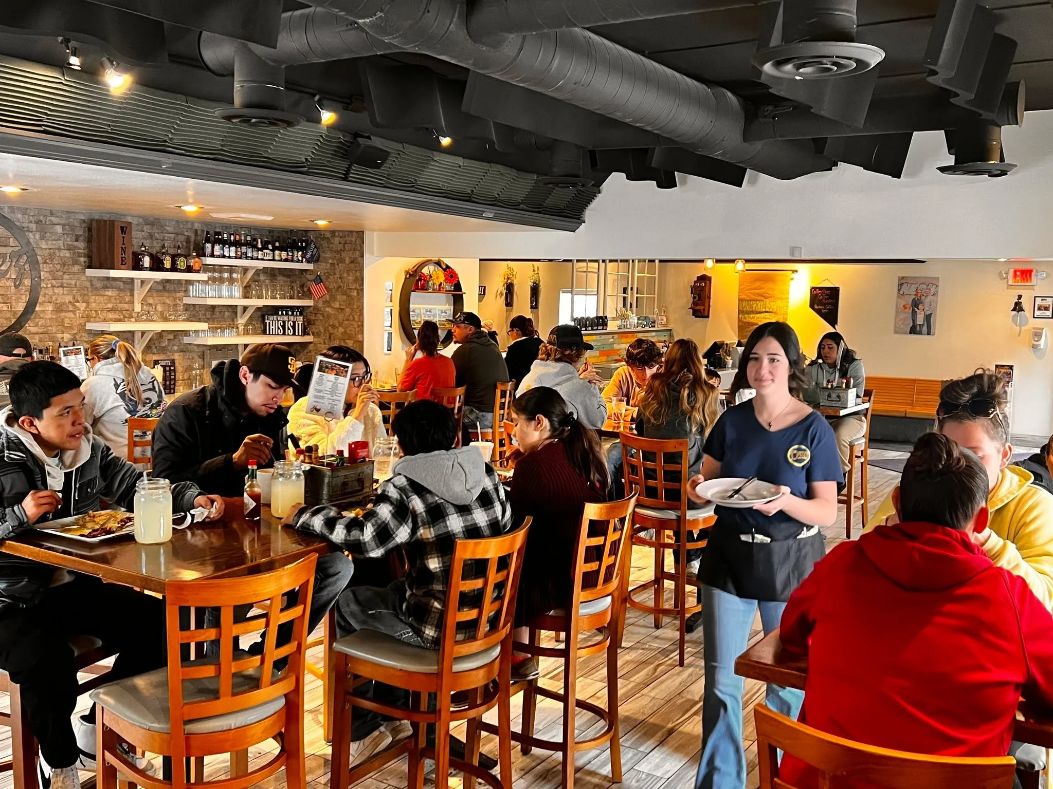 Family breakfasts create some of the best memories. Pancakes for the kids, omelets for the adults, and maybe a mimosa for good measure. 

Join us today and let Dreez be part of your family traditions. 

📞 (775) 777-7931 
#Elkodreez #familyrunbusines