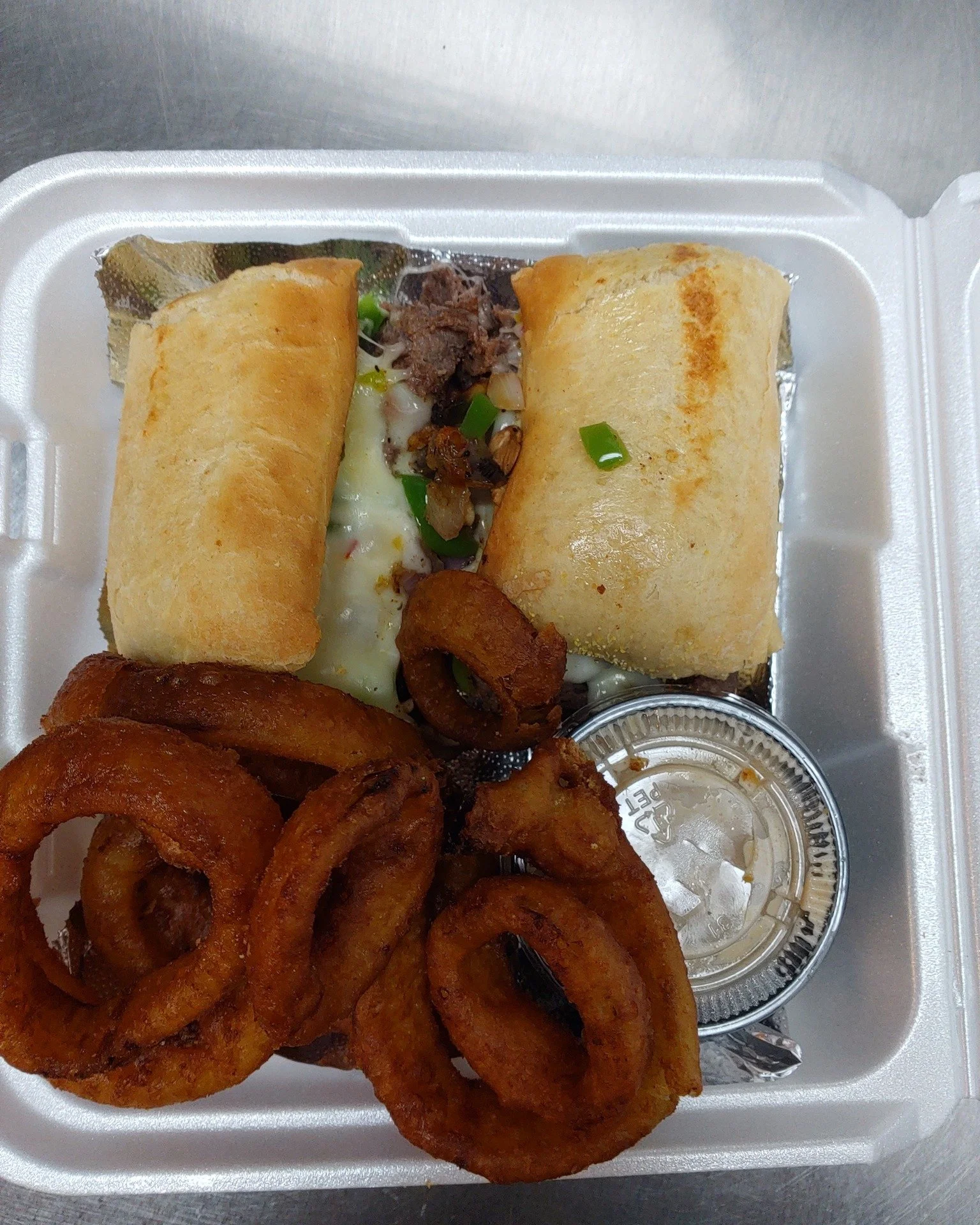 Craving something good on the go? Our Loaded French Dip with onion rings is ready for pickup. Just give us a call!
📞 (775) 777-7931 

#Elkodreez #familyrunbusiness #foodie #dreezbreakfast #brunchspot