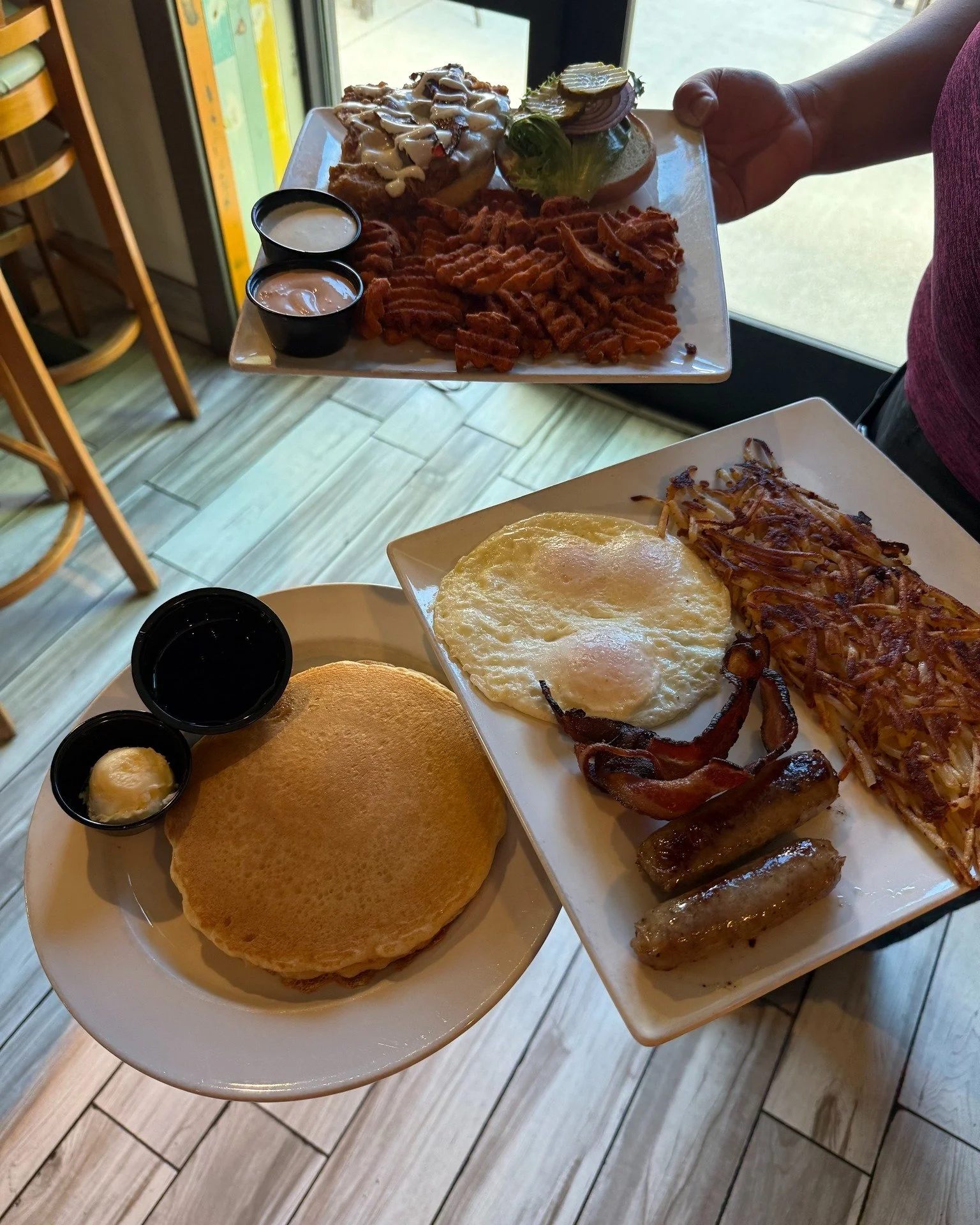 Why choose between breakfast and lunch when you can have both? 
At Dreez, we serve your favorites all day long. From classic pancakes and eggs to hearty lunch plates, everything is made fresh and served with the kind of friendly service you expect fr