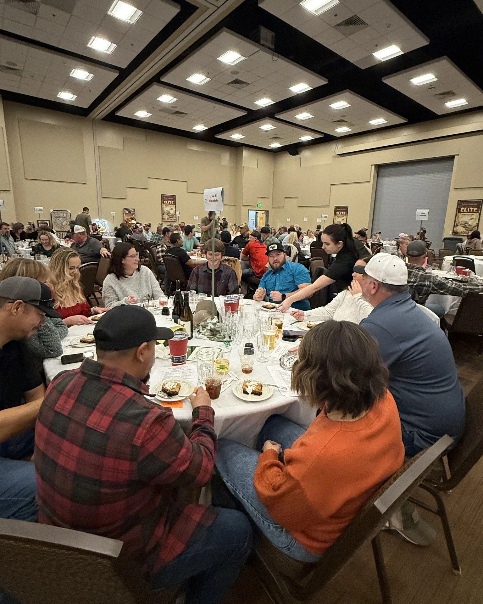 Planning an event and need to feed a crowd? That&rsquo;s where we come in. Dreez Catering is built to handle gatherings of all sizes with food people actually look forward to. From setup to service, we make it easy so you can focus on your guests. 🍽