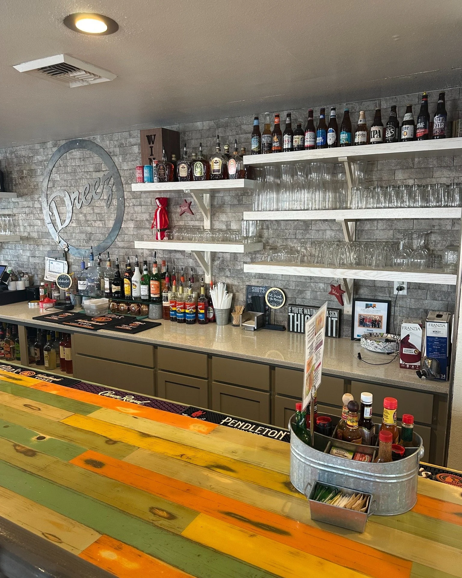 Pull up a seat at the Dreez bar. Whether you&rsquo;re grabbing a drink, meeting friends, or just taking a break, it&rsquo;s a great spot to relax and enjoy your time.
We're open daily 7am&ndash;2pm at 405 Silver St in Elko.

#Elkodreez #familyrunbusi