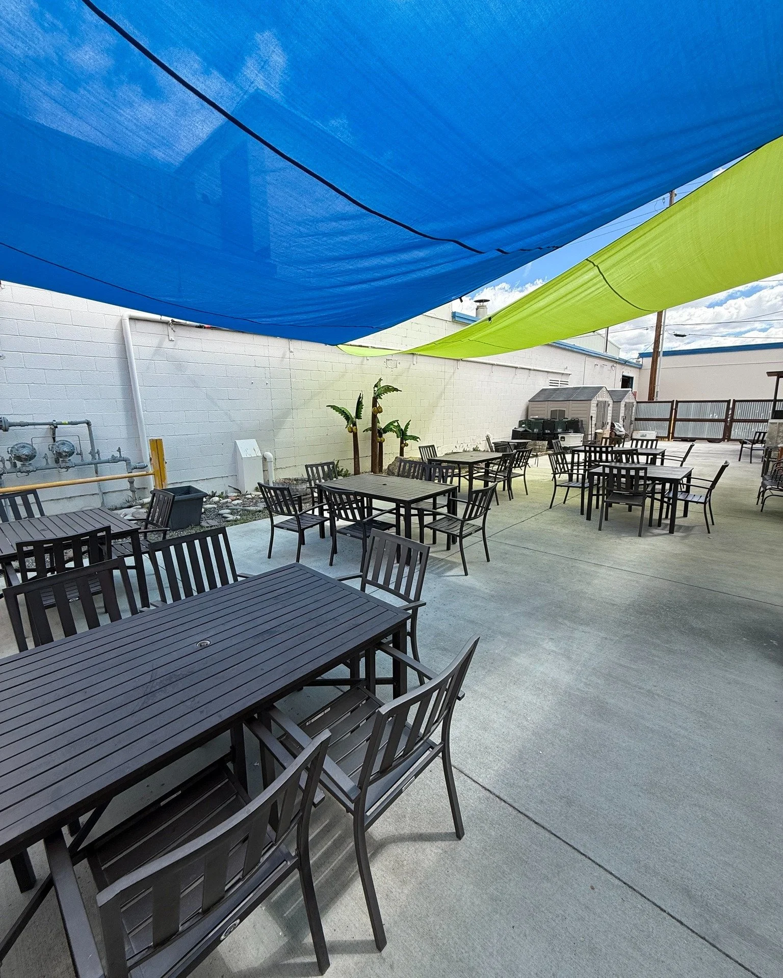 Slow down and soak up your Sunday on the Dreez patio. Sunshine, good food, and a relaxing atmosphere make for the perfect way to end the weekend. 🌿

Check out our menu https://www.dreezelko.com/breakfast 
#Elkodreez #explorenevada #familyrunbusiness