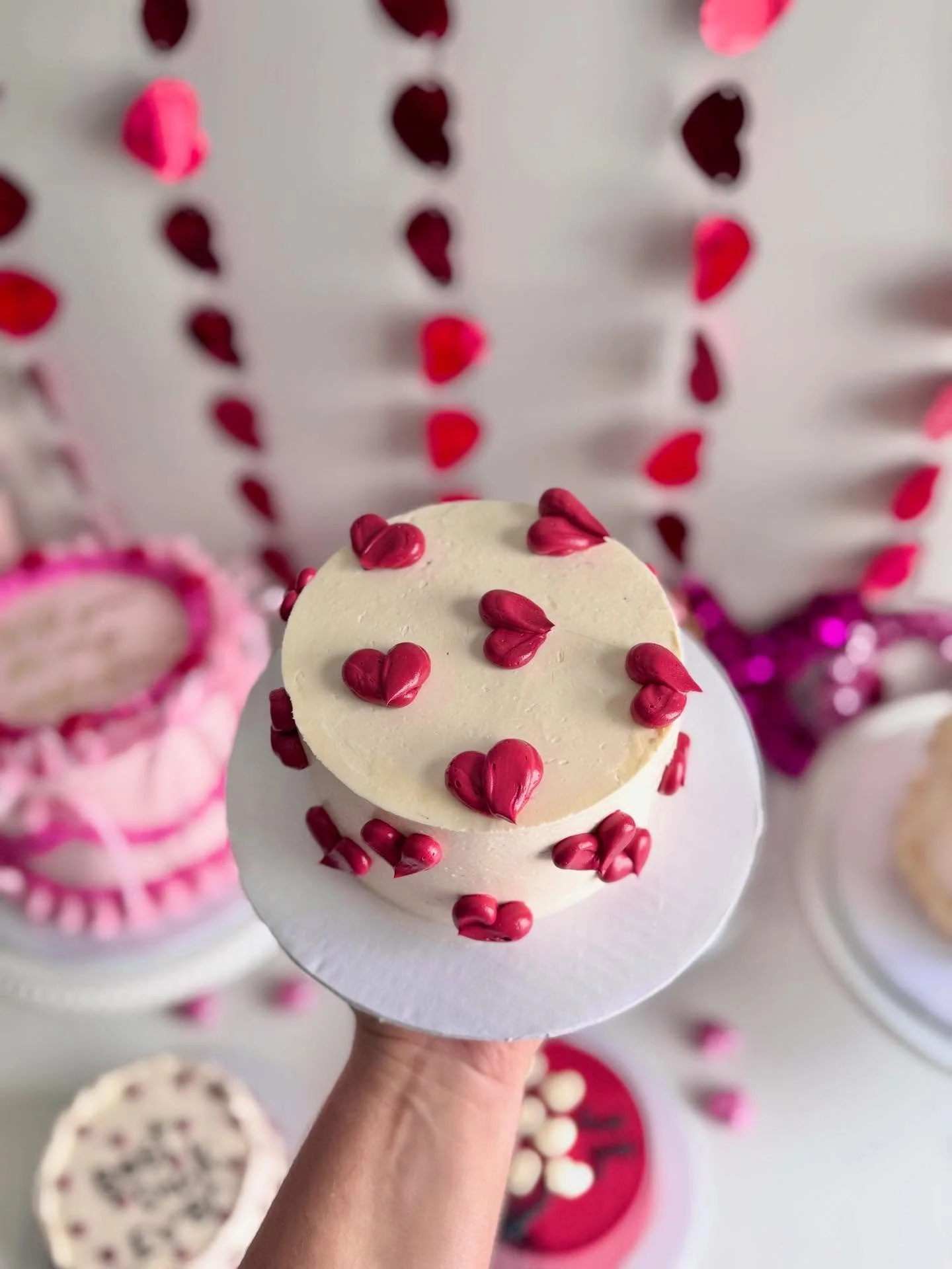 This little cake collection of mine 💕❤️💓 Comment your favourite style below 👇 

#valentinesday #vintagecake