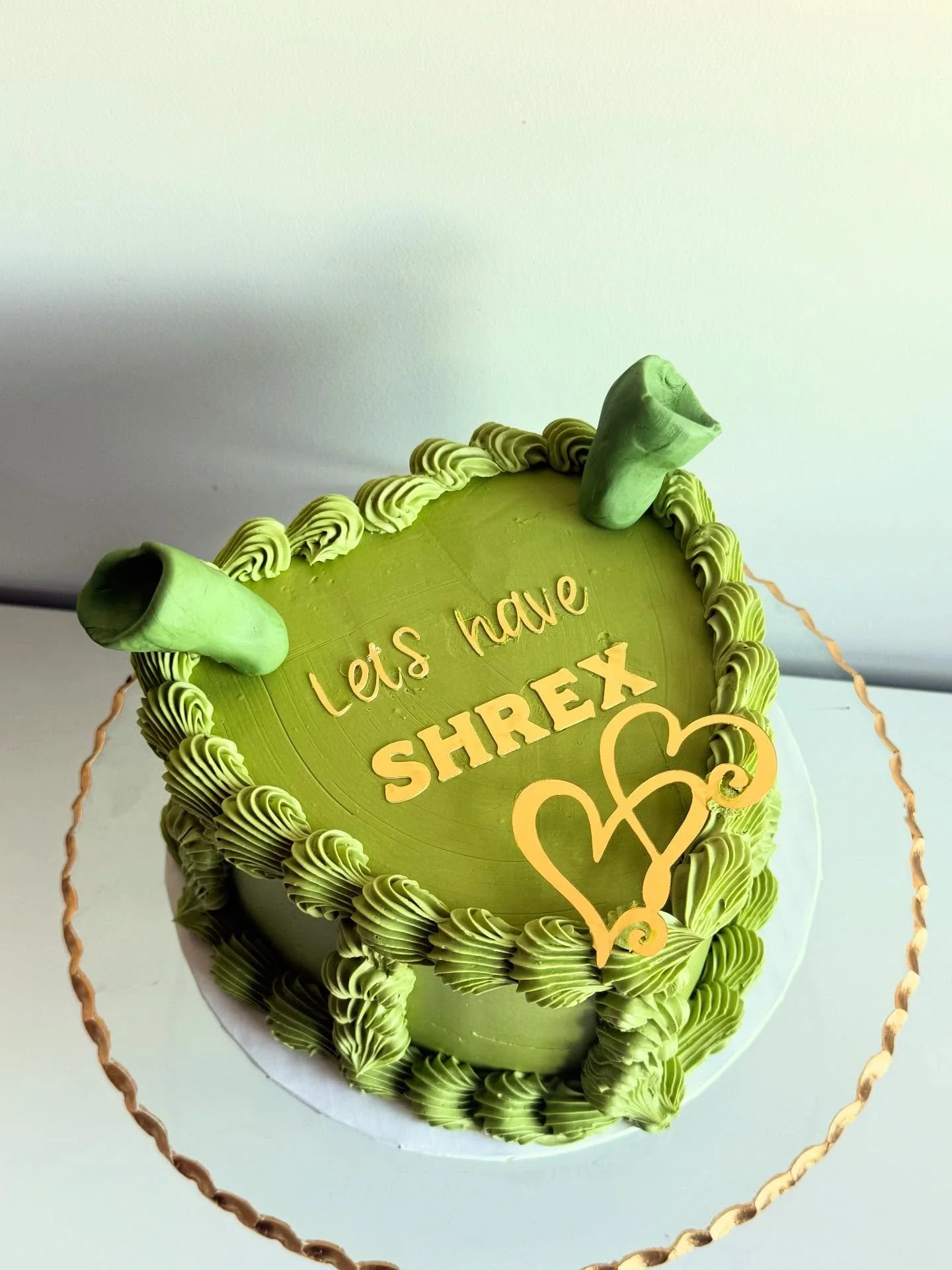 Valentines vintage cake - The Dirty Ogre 💚 

For you and your ogre-loving Valentine &mdash; the vintage Shrek cake is officially live on my website. Order now, link in bio.

Available until February 9, 2026. ✌🏻 

#shrek #shrekcake #vintagecake
